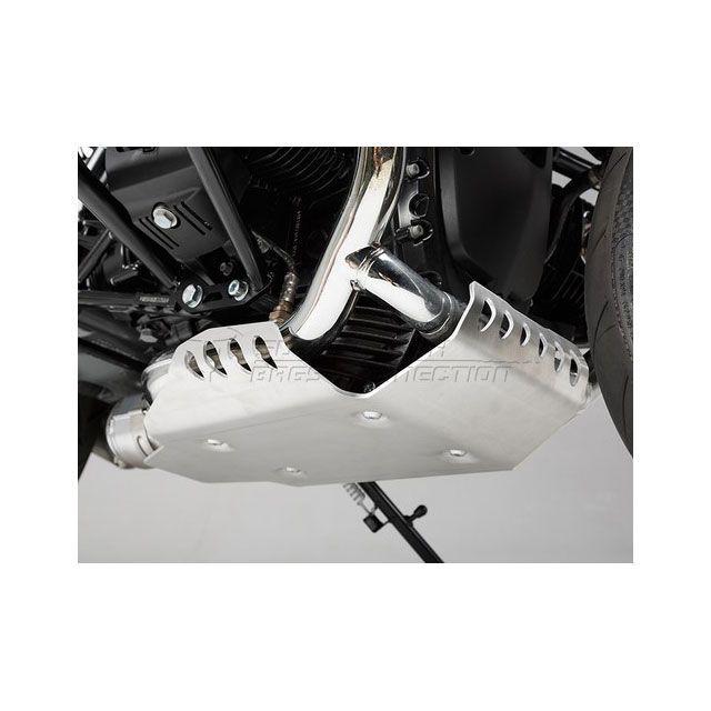 ●メーカー名：SWモテック / SW-MOTECH(エスダブリューモテック)●商品名：エンジンガード シルバー BMW R nineT（14-）●メーカー品番：sw_MSS_07_512_10000S商品の保証は、メーカー保証書の内容に準じます。●備考品番：MSS.07.512.10000/SEAN：4052572028599The SW-MOTECH skid plate offers reliable protection from rocks and debris while giving the naked bike an aggressive，rugged look.The hole patterns ensure good ventilation of the motor block and play well with the bikes retro styling.Constructed of 4 mm brushed aluminum，the skid plate is rubber mounted to reduce vibration.Its steel mounting brackets are carefully designed to ensure easy and secure installation on the bike-no drilling，welding or cutting is required.Features：Stout fastening fitting original frame anchor points Rubber dampening to reduce vibration Air intakes ensure engine block ventilation Can be mounted without drilling，welding or cutting Included：Engine guard Mounting material Mounting instructions●ご注意※当商品は並行輸入品となります。本国に在庫がある場合、通常3〜4週間で日本に入荷します。お届けにお時間要しますので予めご了承下さい。●写真注意※画像はイメージです。メーカー車種年式型式・フレームNo.その他ビーエムダブリューR nineT2016ビーエムダブリューR nineT2015ビーエムダブリューR nineT2019ビーエムダブリューR nineT2014ビーエムダブリューR nineT2018ビーエムダブリューR nineT2017ビーエムダブリューR nineT Pure2016ビーエムダブリューR nineT Pure2019ビーエムダブリューR nineT Pure2018ビーエムダブリューR nineT Pure2017ビーエムダブリューR nineT Racer2017ビーエムダブリューR nineT Racer2016ビーエムダブリューR nineT Racer2019ビーエムダブリューR nineT Racer2018ビーエムダブリューR nineT Scrambler2017ビーエムダブリューR nineT Scrambler2016ビーエムダブリューR nineT Scrambler2019ビーエムダブリューR nineT Scrambler2018ビーエムダブリューR nineT Urban G/S2018ビーエムダブリューR nineT Urban G/S2017ビーエムダブリューR nineT Urban G/S2016ビーエムダブリューR nineT Urban G/S2019※商品掲載時の適合情報です。年式が新しい車両については、必ずメーカーサイトにて適合をご確認ください。