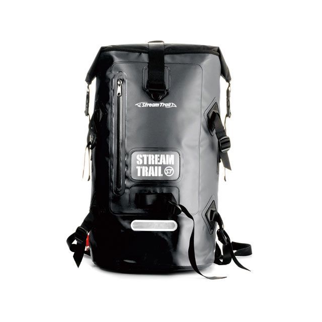 ●メーカー名：ストリームトレイル / STREAM TRAIL●商品名：DRY TANK 40L D2（ブラック）●メーカー品番：STTAA11424●JANコード：4542870556943商品の保証は、メーカー保証書の内容に準じます。●カラーブラック●素材ターポリン、ポリエステル●サイズ幅33×奥行28×高さ56cm●備考DRY TANK D2 40Lは、2泊〜3泊程度の旅行またはツーリングやダイビングの遠征などにお使い頂ける容量のバックパックです。DRY TANK D2シリーズは抜群の防水性能を誇るストリームトレイルのベーシックなバックパックです。防水バッグに使用されている表面素材の「ターポリン」は、ポリエステル系の繊維を合成樹脂フィルムではさんで溶着したものです。テントやよく街で目にする屋外広告の横断幕、工事現場などでも使われており、水に強く、過酷な状況下でも裂けたりしにくく、摩擦にも強い生地となっています。水の入りやすい開口部は、防水加工を施したフラップをロールダウンすることにより抜群の防水性能を発揮するとともに、ロールしやすい柔らかい生地を採用しています。多少の汚れでも簡単に拭き取ることができるため、手入れもしやすいため、フィールドにもタウンにも使用いただけます。濡れたものを収納しても内部にたまった水はドレインプラグから排出可能です。●写真注意※画像はイメージです。