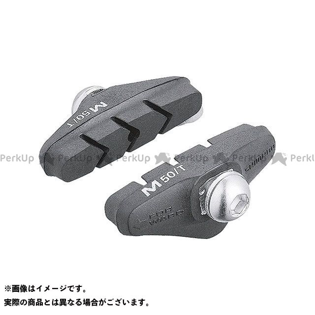 ●メーカー名：シマノ（自転車） / SHIMANO(シマノ)●商品名：M50Tブレーキシューセット●メーカー品番：X1037●JANコード：4524667072911商品の保証は、メーカー保証書の内容に準じます。仕様用途：アルミリム用Vブレーキ用特徴Vブレーキ専用ゴムです。ウェット時も高い制動力！（アルミリム用）注意シューが減って溝がなくなる前に交換しましょう。ゴムが堅くなった場合も交換です。1ペア単位での販売になります。前後とも交換する場合は2ペアお買い求めください。※掲載画像はイメージです。実際の商品とは色味や仕様が異なる場合がございます。
