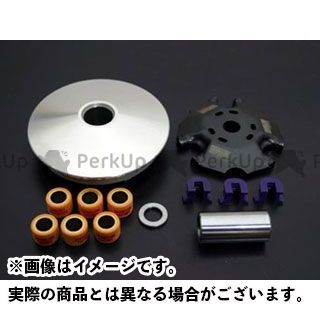 ●メーカー名：カメレオンファクトリー / Chameleon Factory●商品名：パフォーマンスプーリーキット（DLCセンターボス仕様）●メーカー品番：P550●JANコード：4582176810080商品の保証は、メーカー保証書の内容に準じます。備考出足を良くして最高速をUPさせるワイドレンジハイスピードプーリーです。PCXの駆動系チューニングでキモとなるプーリーキットを直径をワイドにノーマルとは比べ物にならない大きさで設計/製作しました。BIGサイズのプーリーは「変速幅が大きい」事を示します。勿論スタート時にベルトが掛かる位置もノーマルよりやや内側なるように設計してありますので出足も向上します。専用のセンターボスは「DLCセンターボス」を採用しています。（diamond-like-carbon）フリクション削減の最終兵器と言われF1やフォーミュラーニッポンのマシンなどにも広く採用されてる薄さ1ミクロンの超硬質/低フリクションコーティングです。その摩擦特性はOILレスでも潤滑可能な位といわれ、ドライメタルのプーリーとあわせることで、スムーズで低フリクションさらに耐久性も向上します。合わせてスライドピースの材質も変更、グラス成分を今までより増やすことで熱に対する耐久性がより向上しました。また特殊な組み方でDLCセンターボスを使わずにノーマルセンターボスを使った場合、変速比をマイナス側（いわゆる発進時にベルトがある位置）に大きくずらす事もできます。この場合プーリー表面からのボスの飛び出し量は約2mmも長くなります。チューニングにより発進時にベルトのかかりをもっと下げたい方などに有効なセットUP法です。勿論この場合でもワイドレンジプーリーはノーマルより2mm位ならその分多く変速させることが可能です。ローラーなどのセットUPにもよりますが最終的に変速させきる事も可能です。（基本はDLCセンターボスでのセットUPです。あくまでもチューニングやセッティングの一環としての説明です）バックプレートはテフロン加工済みオリジナル形状でローラーとの接地角度などはオリジナルデータより製作されています。軽量化と廃熱の為にオーバルホール肉抜き加工されています。ローラーなどとの初期のなじみをよくして動きをよくします。DLCセンターボスとテフロンバックプレートなどトータルで、出足/加速感/最高速ともに向上させるのに貢献します。プーリーのサイドシェイプは軽量化のため肉抜きがされ、スライドピースのガイドタワーのみが変速幅分作り込まれます。軽い物は回転の慣性力を受けにくくなります。プーリーフェイスの角度はカメレオンファクトリーの色々なノウハウから設定されておりノーマル車に取り付けただけでも大きく変速幅を伸ばし、最高速を大きく向上させます。このプーリーは最高速付近に少し余裕を持って設計されていますが、別売のBIGパフォーマンスシーブを使えばその余裕分も全て使い切る事が出来ます。（リミッターカットをしなくても取り付けるだけで5〜10km/h最高速が向上します。たとえシーブを使わなくても十分スピードUPしますがシーブ併用で10〜15km/h程最高速が向上します）これはノーマルのシーブとの組み合わせで、プーリーの直径までベルトが上がるとノーマルシーブからはみ出してしまうので、安全な設計になっている物です。ボアアップ車のようなパワーUPしたような車両にシーブはお勧めです。逆にノーマルプーリーにシーブだけ装着でも最高速は向上します。オリジナルのローラーウェイブ断面形状はPCXのパワー特性を考えたものです。ウエイトローラーも色々な重さをスタンバイしていますので、マフラー交換や各種チューニングによる変速タイミングの変更も簡単に出来ます。オリジナルCHAMELEONロゴ入りです。ご注意※当製品はレース用です。取り付け後の使用はすべてお客様の責任になります。駆動系パーツは正しい知識がないと大きなトラブルの原因になり大変危険です。十分な知識がない方は取り付けを行わないで下さい。必ず信頼の置けるお店に依頼してください。※最高速向上のの数値ははメーカー車両で行ったものです。（テスターの体重は60kgです。）ダイナモ上での負荷テストと公道でのテストなどを行い全てのデータから算出した物です。リミッターカットしたマシンはエンジン回転そのものが高くなるのでプーリーだけでも最高速は更に上がる傾向になります。またボアアップ車両もエンジンが駆動系を回しきるのでプーリーやシーブをつけた車両の場合、ノーマル車両に比べて最高速が向上します。また最高速は、トルクカムの「開きストローク」にも関連しています。カメレオンファクトリーのパフォーマンストルクカムはノーマルより、大きくストロークします。したがってノーマルでは開かない所までカムが開くのでベルトが多く変速でき、その分最高速が向上しますが、純正や他社の物で開きのストローク量がカメレオンファクトリーより少ない場合はプーリーが大きくても全て変速できませんのでその分最高速は減っていきます。※掲載画像はイメージです。実際の商品とは色味や仕様が異なる場合がございます。メーカー車種年式型式・フレームNo.その他ホンダPCX125フレームNO.JF28モデル※PCX150に使用するときはウエイトローラーのリセッティングが必要です。※商品掲載時の適合情報です。年式が新しい車両については、必ずメーカーサイトにて適合をご確認ください。