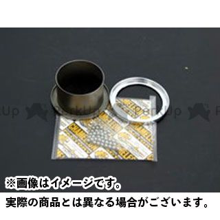 ●メーカー名：カメレオンファクトリー / Chameleon Factory●商品名：センタースプリングスライドシステム●メーカー品番：SRS202●JANコード：4582176810332商品の保証は、メーカー保証書の内容に準じます。材質スプリングホールドリング部：特殊ステンレス合金ムク材からの削り出し（特殊焼入れ加工済み） ロールボール：専用ベアリング鋼球備考市販の「スライドベアリング」で困難なスライドを新システムで実現！リテーナーにボールベアリングを配置！一般的な既製品のスライドベアリングのように棒状の小さな金属片がドーナツの中心に向かって、複数扇状に配置されているのではなく、ボールベアリングを配置。スプリングホールドリング（可動部）はハイチューンマシンの遠心力でバネが開いてしまう現象に対応し、スプリングガイド形状になっており、高回転でスプリングが開いてしまうのを防ぎます。一見滑らかな動きをしてる駆動系ですが、センタースプリングとトルクカム（またはクラッチ側当たり面）のトルクカム作動ねじれ時に発生する摩擦抵抗が発生します。トルクカムは自身がねじれながら上下にストロークするため、キックバック特性を強くする為にカム溝（パワースリット）を寝かせれば寝かせるほど、カム自身がストローク（開く・閉じる）する時に「ねじれながら」動いてしまいます。その時にセンタースプリングをねじりながら圧縮し、バネの両端との間に強い抵抗が生まれ、本来のセンタースプリングの力に加え、この抵抗がねじれて動こうとするトルクカムに抵抗を与えているのです。バネの両端は擦れ合い、抵抗値を示しながら少しは動いています。しかしこれでは適切な駆動系セットUPは望めず、スムースな変速は望めません。特に頻繁にキックバックを繰り返すストリートバトルや、周回レースなどでは、最初と最後ではやはり駆動系のセッティングが変わってしまい、よくヘタってきてるなどと言われます。センタースプリングも逆のねじり抵抗を受けながら伸び縮みしていますのであまり良い状態とはいえません。この部分を「完璧にスライドさせて」抵抗をなくし、純粋なセンタースプリングの張力値とトルクカムの動きを阻害しないようなシステムを開発しました。独自の規格を作り、高硬度な素材から部品を削りだす事でシステム自体の実質な厚さもセンタースプリング受け部で約4mm前後と極薄で他の部品の性能に影響を与えないように製作されています。※掲載画像はイメージです。実際の商品とは色味や仕様が異なる場合がございます。メーカー車種年式型式・フレームNo.その他ヤマハAXIS90ヤマハJOG90ヤマハグランドAXIS系ヤマハメットインJOG/ZR系※2004年以降JOG系はカメレオンファクトリー社トルクカムが必要。ヤマハリモコンJOG系※商品掲載時の適合情報です。年式が新しい車両については、必ずメーカーサイトにて適合をご確認ください。