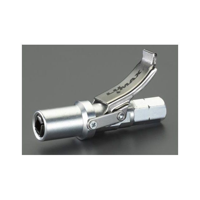 ●メーカー名：エスコ / ESCO●商品名：1/8”NPT グリースポンプ用カプラー●メーカー品番：EA991CN-106●JANコード：4550061182246商品の保証は、メーカー保証書の内容に準じます。備考■ワンタッチでグリース注入のロックとクイックリリースが可能です。■グリース漏れや飛散が発生しません。■使用圧力…103.4MPaまで■ノズルねじサイズ…1/8”NPT■適用グリースポンプ…EA991CN-2、-3、-4、-6、-10■全長…74mm※掲載画像はイメージです。実際の商品とは色味や仕様が異なる場合がございます。