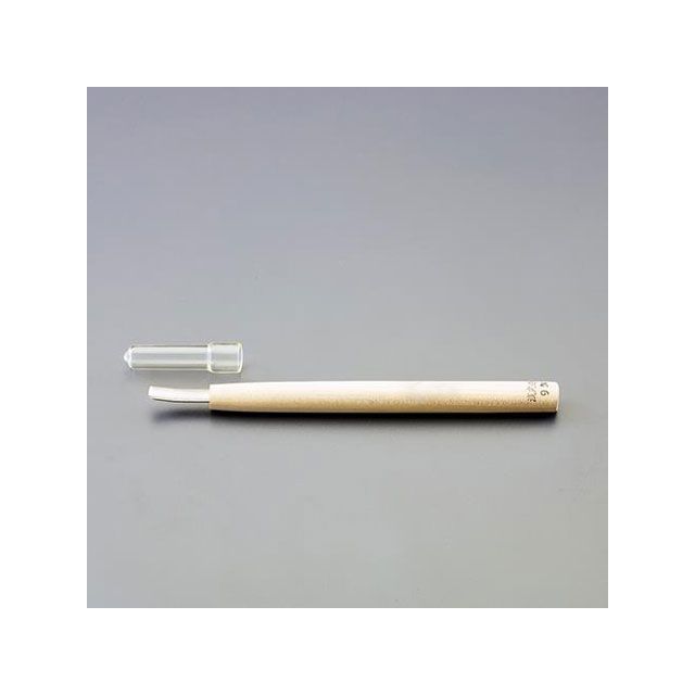 ●メーカー名：エスコ / ESCO●商品名：9.0mm 彫刻刀（安来鋼/浅丸曲型）●メーカー品番：EA588MD-9●JANコード：4550061497456商品の保証は、メーカー保証書の内容に準じます。備考■全長…212mm■刃幅…9mm■形状…浅丸曲型■材質…刃：安来鋼柄：朴※掲載画像はイメージです。実際の商品とは色味や仕様が異なる場合がございます。