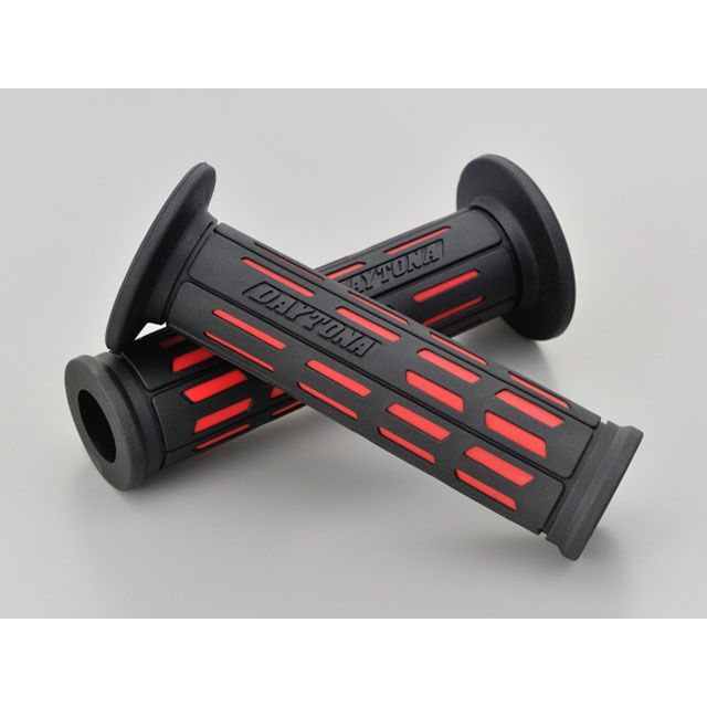 ●メーカー名：デイトナ / DAYTONA●商品名：GRIPPY GRIP（TM） GG-D-TAPERD-SP（ブラック×レッド）●メーカー品番：25162●JANコード：4909449584507商品の保証は、メーカー保証書の内容に準じます。カラーブラック×レッドサイズ全長122mm仕様■エンド貫通■Φ22.2ハンドル用備考内側に向かって細くなるテーパー形状のグリップ。表面のピラミッドはライダーが直接触れる部分の山を小さくすることで指のかかりを良くしています。ご注意※確実に取り付けるため、グリップボンドを使用してください。セーフティワイヤーを併用すると、より効果的です。※純正スロットルスリーブがリブ付構造の車両はリブを削ってください。※掲載画像はイメージです。実際の商品とは色味や仕様が異なる場合がございます。メーカー車種年式型式・フレームNo.その他汎用※商品掲載時の適合情報です。年式が新しい車両については、必ずメーカーサイトにて適合をご確認ください。