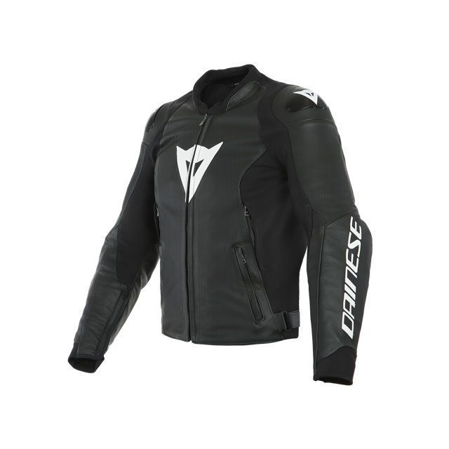 ●メーカー名：ダイネーゼ / Dainese●商品名：SPORT PRO LEATHER JACKET PERF.（622）●サイズ：62・サイズ：44はこちら・サイズ：46はこちら・サイズ：48はこちら・サイズ：50はこちら・サイズ：52はこちら・サイズ：54はこちら・サイズ：56はこちら・サイズ：58はこちら・サイズ：60はこちら・サイズ：64はこちら●メーカー品番：1533868●JANコード：8051019348203商品の保証は、メーカー保証書の内容に準じます。●納期当商品はダイネーゼ正規輸入元（ダイネーゼジャパン）の商品となります。日本に在庫がある場合は2〜3日で入荷、日本に在庫が無い場合はイタリア取寄せとなり通常4週間程度の取寄せ日数を要しますのでご了承くださいませ。●カラー622●備考SPORT PROは、ライダーの身体の動きや曲線をトレースできるアスレチックカットとなっています。胸、肩、首元のフィット感は人間工学に基づいて設計されており、快適性と軽さを実現しました。プロテクションとしては、肩にPro Armorを装備し、肘にはハードプロテクターを装備しています。Pro Armorは、Daineseのスポーツモデルに採用されている交換可能なアルミ製ショルダープレートと合わせることで、転倒時にアスファルトに沿ってスライドすることをサポートし衝撃からライダーを保護します。プラスチック素材とは異なり、金属は優れた耐摩耗性を提供し、スライド中に劣化することはなく、危険な転がりやジョイントのねじれを引き起こすこともありません。モデルGのバックプロテクターやチェストプロテクターを収納できるポケットを装備。ジッパー開閉可能なベンチレーションは、暑い日でも最大限の快適性を確保します。●写真注意※画像はイメージです。