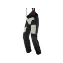 ●メーカー名：ダイネーゼ / Dainese●商品名：D-EXPLORER 2 GORE-TEX PANT（U36）●サイズ：44・サイズ：46はこちら・サイズ：48はこちら・サイズ：50はこちら・サイズ：52はこちら・サイズ：54はこちら・サイズ：56はこちら・サイズ：58はこちら・サイズ：60はこちら・サイズ：62はこちら・サイズ：64はこちら●メーカー品番：1614076●JANコード：8051019124371商品の保証は、メーカー保証書の内容に準じます。●納期当商品はダイネーゼ正規輸入元（ダイネーゼジャパン）の商品となります。日本に在庫がある場合は2〜3日で入荷、日本に在庫が無い場合はイタリア取寄せとなり通常4週間程度の取寄せ日数を要しますのでご了承くださいませ。●カラーU36●備考アドベンチャーツーリングのアイコンが進化しました。D-Explorer 2パンツは、D-Explorer 2ジャケットと組み合わせることでトータルルックを完成させる、世界中のライダーの基準となるアイテムです。GORE-TEX（R）メンブレンにより、一年を通してあらゆるルートにふさわしく、悪天候からしっかりと守ってくれる安心感をもたらします。インサートにはTrixiorという通気性・耐摩耗性共に優れたDainese独自のハイパーストレッチ素材を使用し、安全性を高めるだけでなく、ライダーに合わせた完璧なフィット感を実現することで、サドル上でシンプルかつ自然な動きを可能にします。腰には、PRO-SHAPE HIPS 2.0用を装備可能なポケットがあり、安全性を高めることが可能です。●写真注意※画像はイメージです。