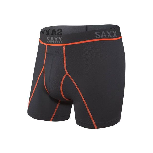 ●メーカー名：サックス / SAXX●商品名：SXBB32 KINETIC HD BOXER BRIEF BVR●サイズ：S・サイズ：Mはこちら・サイズ：Lはこちら・サイズ：XLはこちら●メーカー品番：SXBB32●JANコード：688296377305商品の保証は、メーカー保証書の内容に準じます。●カラーBVR●備考セミコンプレッションで程よい締め付け感「ハイパフォーマンス」「瞬発力」「持続力」のために作られたスポーツ特化型アンダーウェア。速乾性能と透湿性を持つ特殊構造が、有酸素運動を快適にし、伸縮性とホールド性をサポート。KINETIC_HDはV字型新形状ボールパークポーチを搭載。●写真注意※画像はイメージです。