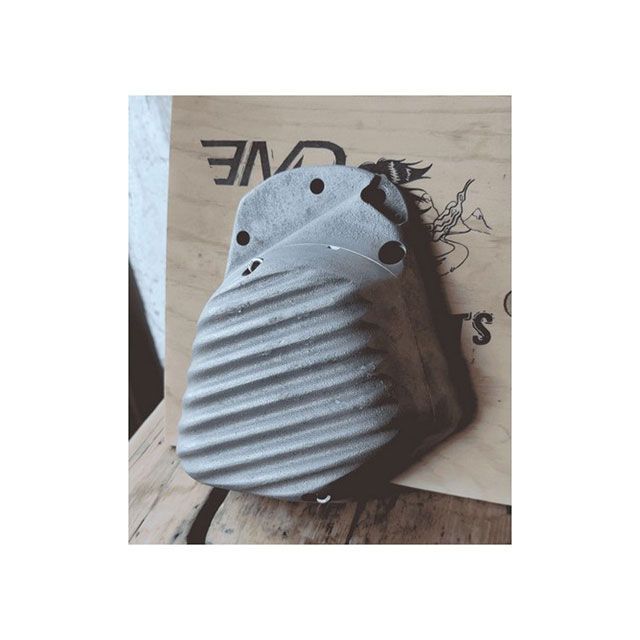 部品屋K&W EMD製 1970-1973 ビッグツイン用カムカバー（ブラック） ビックツイン CCBT70-B