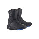 ●メーカー名：アルパインスターズ / Alpinestars●商品名：RT-8 GORE-TEX BOOTS（17 BLACK BLUE）●サイズ：42（26.5cm）・サイズ：39（25.0cm）はこちら・サイズ：40（25.5cm）はこちら・サイズ：41（26.0cm）はこちら・サイズ：43（27.5cm）はこちら・サイズ：44（28.5cm）はこちら・サイズ：45（29.5cm）はこちら●メーカー品番：2335422●JANコード：8059175905605商品の保証は、メーカー保証書の内容に準じます。●カラー17 BLACK BLUE●特徴■TPF（トランスバーサルプロテクションフレーム）を採用した高剛性高クッション性ソール■透湿防水GORE-TEX（R）採用。■インナーアジャスターシステムとファスナーを採用した高フィット感ツーリングブーツ■シンプレート、アンクルプロテクション、つま先、かかとにはインナープロテクションを使用。■CE規格●備考GORE-TEX（R）採用プレミアムツーリングブーツ●写真注意※画像はイメージです。