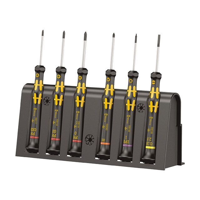 ●メーカー名：ヴェラ / WERA●商品名：030180 ESD静電気放電対策 6本組精密ドライバーセット プラスマイナストルクスセット●メーカー品番：・030180●JANコード：4013288194787商品の保証は、メーカー保証書の内容に準じます。●仕様入組数：6点セット内容：精密プラスドライバー：PH000・00・0（030117・030118・030119）精密マイナスドライバー：0.35×2.5mm（030108）精密トルクスプラスドライバー：1IPR（030135）精密マイクロティクスドライバー：m（030080）●備考1550/6シリーズ。静電対策ESD精密ドライバー6点セット。ハンドル上部にある精密ゾーンで、作業中の微調整を簡単に行えます。ハンドル後部にある早回しキャップ、その下にある早回しゾーンにより、スピーディにドライバーを回せます。ブラックポイント刃先仕上げにより、ネジにぴったりフィットし、先端の耐食性を高めます。精密ドライバー収納用ラック付き。六角形の転がり防止機能付き。030117・030118の刃先側のブレードの軸径を10mmまで細く切削しており、アジアでの汎用プラスネジに最適化しています。030119は JCIS 0（日本カメラ工業規格）に沿ってサイズ0を調整。 静電対策仕様。●写真注意※画像はイメージです