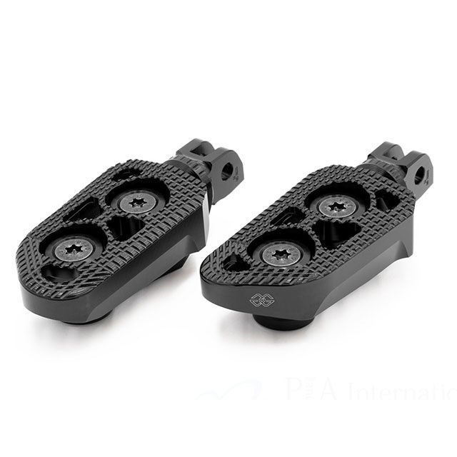 ●メーカー名：ギルズツーリング / GILLES TOOLING●商品名：レーシングフットペグセット パッセンジャー用（ブラック）●メーカー品番：RGK290UF18SETB商品の保証は、メーカー保証書の内容に準じます。カラーブラック備考ギルズツーリングのバックステップで採用されてきたフットペグを車種別専用アダプターと共に商品化高強度のアルミニウムを削り出して成形されたステップは軽量で高い剛性を誇ります。トレッド部分の滑り止め加工は高速走行時でも優れたグリップ性能とコントロール性能を発揮します。オプションのRGKフットベグ用拡張kit20mm品番：RGKA20を使用することにより、ペグ位置を24ポジションから選択が可能になります。ライディングスタイルに合わせて調整が可能になります。※掲載画像はイメージです。実際の商品とは色味や仕様が異なる場合がございます。メーカー車種年式型式・フレームNo.その他カワサキ650 Ninja2020〜カワサキER-6f2009-2011カワサキER-6f2012-2016カワサキER-6n2012-2016カワサキER-6n2009-2011カワサキNinja 4002018-2020カワサキNinja 4002022〜カワサキNinja 5002024〜カワサキNinja 6502017-2019カワサキNinja ZX-10R2021〜カワサキNinja ZX-10RR2021〜カワサキNinja ZX-6R2023〜カワサキNinja ZX-6R2019-2020カワサキNinja ZX-6R2013-2018カワサキNinja ZX-6R2009-2012カワサキNinja10002014-2016 / 2017-2020カワサキNinja1000 Tourer2014-2016 / 2017-2020カワサキVersys2006-2011カワサキVersys 10002017〜カワサキVersys 1000 SE2017〜カワサキZ 10002010-2013 / 2014-2016 / 2017-2020ビーエムダブリューZ 1000 SX2011-2013カワサキZ 7 Hybrid2024〜カワサキZ 7502007-2012カワサキZ 750 R2011-2012カワサキZ5002024〜カワサキZ6502018〜カワサキZ6502017-2019カワサキZ650 RS2021〜カワサキZ8002013-2016カワサキZ9002017-2020 / 2021-2024 / 2025〜カワサキZ900RS2018-2020カワサキZ900RS Cafe2018-2020カワサキZX-10R2011-2015カワサキZX-10R2016-2020カワサキZX-14R2012-2015カワサキZZR 14002012-2015※商品掲載時の適合情報です。年式が新しい車両については、必ずメーカーサイトにて適合をご確認ください。