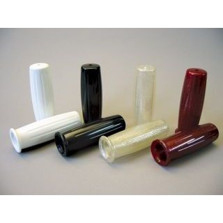 ●メーカー名：クリエイティブ・ファクトリー ポッシュ / C.F.POSH●商品名：アーリーバレルグリップ（φ22.2用）●カラー ホワイト・カラー：ブラックはこちら・カラー：シルバーラメはこちら●メーカー品番：・811441●JANコード：4947934053060商品の保証は、メーカー保証書の内容に準じます。仕様L：118mm 差込み長：115mm※掲載画像はイメージです。実際の商品とは色味や仕様が異なる場合がございます。メーカー車種年式型式・フレームNo.その他汎用ハンドル径φ22.2mm※商品掲載時の適合情報です。年式が新しい車両については、必ずメーカーサイトにて適合をご確認ください。
