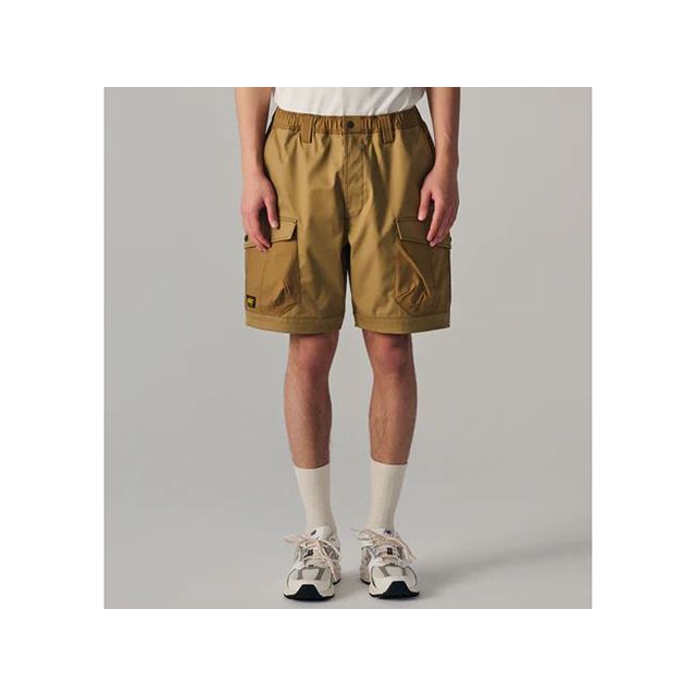●メーカー名：TSデザイン / TS DESIGN(ティーエスデザイン)●商品名：55355 TCNクロスニッカーズハーフパンツ（ベージュ）●サイズ SS・サイズ：Sはこちら・サイズ：Mはこちら・サイズ：Lはこちら・サイズ：LLはこちら●メーカー品番：55355●JANコード：4940375005780商品の保証は、メーカー保証書の内容に準じます。カラー：ベージュポリエステル＆綿の混紡糸に、ナイロンのしなやかさと耐摩耗性をプラスしたハードな現場に対応出来る高強度素材「TCNクロスリップ」と「TCNクロスツイル」の2素材を使用したハーフパンツ。カーゴポケットはフラップ付きでボタンを留めたまま物の出し入れができる。ウエスト総ゴム仕様。生地エコ率：ツイル部分（ポリエステル50％・ナイロン10％）、リップストップ部分（ポリエステル10％・ナイロン10％）ストレッチ：横方向12％収納力：サイドポケット／カーゴポケット／バックポケット制電性：帯電防止反射機能：なし素材：TCNクロスリップ＋TCNクロスツイル（導電糸入）混率：ポリエステル50％・綿20％・複合繊維（ポリエステル）20％・ナイロン10％対応シーズン：年間平均重量（Lサイズ）：420g特徴TCNクロスリップ×TCNクロスツイル／ポリエステル50％・綿20％・複合繊維（ポリエステル）20％・ナイロン10％ポリエステル＆綿の混紡糸に、ナイロンのしなやかさと耐摩耗性をプラスしたハードな現場に対応出来る高強度素材「TCNクロスリップ」と、「TCNクロスツイル」の2素材を使用。横方向に12％のストレッチ性を持つ。導電繊維混入による静電気ケア。サイズ【SS】ウエスト：62〜70／股上：27／股下：19.5【S】ウエスト：70〜78／股上：28／股下：19.5【M】ウエスト：78〜86／股上：29／股下：19.5【L】ウエスト：88〜96／股上：30／股下：19.5【LL】ウエスト：102〜110／股上：31／股下：19.5※同じ品番でも製品によって多少の誤差が生じる場合があります。※掲載画像はイメージです。実際の商品とは色味や仕様が異なる場合がございます。