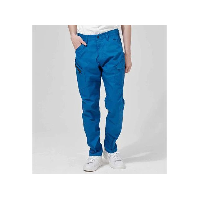●メーカー名：TSデザイン / TS DESIGN(ティーエスデザイン)●商品名：6414 ESストレッチRIPSTOPメンズカーゴパンツ（ロイヤルブルー）●サイズ 5L・サイズ：Sはこちら・サイズ：Mはこちら・サイズ：Lはこちら・サイズ：LLはこちら・サイズ：3Lはこちら・サイズ：4Lはこちら・サイズ：6Lはこちら●メーカー品番：6414●JANコード：4940375954828商品の保証は、メーカー保証書の内容に準じます。カラー：ロイヤルブルー前モデルには無かったストレッチ性と制電機能を追加したべーシックな高強度メンズカーゴパンツ。引き裂きに強い高強度素材のリップストップに、ストレッチ性（横方向11％）をプラスしたオールシーズン対応の日本製素材。導電繊維を混入させており、静電気をケア。JIS T8118規格適合の「静電気帯電防止作業服」。カーゴパンツの右側にはクイックアクセスポケットを採用。物を素早く出し入れ出来る仕様となっている。ファスナーポケットもあるので貴重品等の落下を防ぐ。左側はフラップ付きのポケットを採用。コインポケット付き、前後左右にポケットあり。付属類は全て樹脂製。※旧品番：6314素材：ストレッチリップストップ（導電糸入）混率：ポリエステル65％・綿35％平均重量（Lサイズ）：490g特徴ストレッチリップストップ（導電繊維混入）／ポリエステル65％・綿35％引き裂きに強い高強度素材リップストップにストレッチ性（約11％）をプラスしたオールシーズン対応の日本製素材。TS DESIGNの中で最も引き裂きやスレに強い生地。サイズ【S】ウエスト：74／股上：26／股下：80／裾幅：17【M】ウエスト：78／股上：26.5／股下：80／裾幅：17.5【L】ウエスト：82／股上：27／股下：80／裾幅：18【LL】ウエスト：86／股上：27.5／股下：80／裾幅：18.5【3L】ウエスト：90／股上：28／股下：80／裾幅：19【4L】ウエスト：96／股上：28.5／股下：80／裾幅：19.5【5L】ウエスト：102／股上：29／股下：80／裾幅：20【6L】ウエスト：110／股上：29.5／股下：80／裾幅：20.5※全て製品を平置きにして外寸を計測しています。同じ品番でも製品によって多少の誤差が生じる場合があります。※2〜5枚目の画像はブラックのイメージです。※掲載画像はイメージです。実際の商品とは色味や仕様が異なる場合がございます。