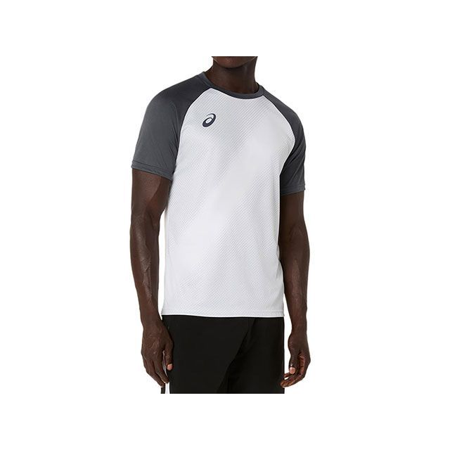 ●メーカー名：アシックス / ASICS●商品名：2101A348 プラクティスグラフィック半袖シャツ（ブリリアントホワイト）●サイズ M・サイズ：Lはこちら・サイズ：XLはこちら・サイズ：2XLはこちら●メーカー品番：2101A348●JANコード：4571633499166商品の保証は、メーカー保証書の内容に準じます。カラーブリリアントホワイト原産国中国サイズS・M・L・XL・2XL・3XL・4XLアシックスオリジナルサイズ素材ポリエステル100％備考サッカーの動きに追従するよう、衣服の無駄なゆとりを無くしたパターンを採用。コンセプトであるジャポニズムの昇華グラフィックを採用し、廃棄物と二酸化炭素の排出を削減するために主要素材の50％以上に優れた吸汗速乾性を追求したリサイクル素材を採用。※掲載画像はイメージです。実際の商品とは色味や仕様が異なる場合がございます。