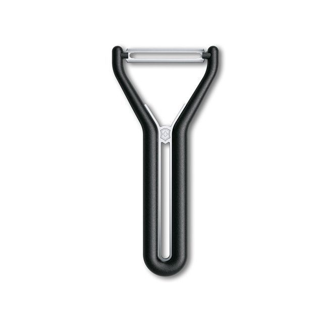 ●メーカー名：ビクトリノックス / Victorinox●商品名：Nova-Y ピーラー（ブラック）●メーカー品番：6.0982.3●JANコード：7611160267481商品の保証は、メーカー保証書の内容に準じます。1から設計した鋭利なステンレス製の刃を採用しており、果物や野菜のビタミンを損なわずに皮むきができるほか、繊細なチョコレートの削り出しにも最適です。人間工学に基づいたハンドル、スイスメイドの高い品質、そして洗練されたデザインを兼ね備えたこのピーラーは、あなたの料理スキルを次のレベルへと導きます。【Nova】はデザインと機能性を重視したプレミアムモデルです。【材質】ハンドル：トライタン、ステンレススチールブレード：ステンレススチール【備考】食洗器対応カラー：ブラック※掲載画像はイメージです。実際の商品とは色味や仕様が異なる場合がございます。