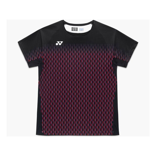 ●メーカー名：ヨネックス / YONEX●商品名：10713 メンズゲームシャツ（ブラック）●サイズ XO・サイズ：SSはこちら・サイズ：Sはこちら・サイズ：Mはこちら・サイズ：Lはこちら・サイズ：Oはこちら●メーカー品番：10713●JANコード：4550675408114商品の保証は、メーカー保証書の内容に準じます。原産国：ベトナムサイズ：SS・S・M・L・O・XO素材：ポリエステル100％仕様：ベリークールドライ、Precision Move、UVカット、吸汗速乾、ストレッチ、制電日本バドミントン協会審査合格品※掲載画像はイメージです。実際の商品とは色味や仕様が異なる場合がございます。
