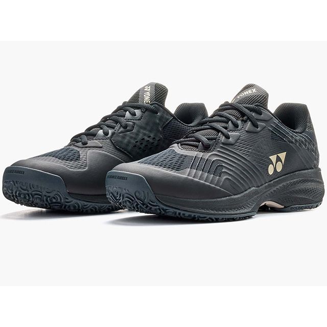 ●メーカー名：ヨネックス / YONEX●商品名：SHTSCMG パワークッションソニケージMGC（ブラック/モカグレー）●サイズ 25.5cm●メーカー品番：SHTSCMG●JANコード：4550675399337商品の保証は、メーカー保証書の内容に準じます。原産国：ベトナムサイズ：22.0・22.5・23.0・23.5・24.0・24.5・25.0・25.5・26.0・26.5・27.0・27.5・28.0・28.5・29.0素材：アッパー合成繊維+合成樹脂/ミッドソール合成樹脂/アウトソールゴム底仕様：パワークッションプラス、デュラブルスキンライト、パワーカーボン、ダブルラッセルメッシュ、エンデュランスラバー、ハイパーフェザーライト、トウアシストシェイプ、インナーブーティー、低反発インソール、ラウンドソールR7パワークッション（R） プラスデュラブルスキンライトパワーカーボンダブルラッセルメッシュハイパー フェザーライト（R）インナーブーティ構造トウアシストシェイプラウンドソール（TM）R5/R7/R10低反発インソール※掲載画像はイメージです。実際の商品とは色味や仕様が異なる場合がございます。