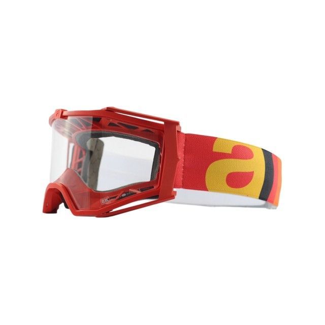 ●メーカー名：アリート / ariete●商品名：8K ユーロフィット ゴーグル シングルクリアレンズ（ブルー/ブラック）●メーカー品番：14960-133●JANコード：8057149685133●メーカー直送品・代金引換でのご注文不可（ご注文が入った場合、キャンセルとさせていただきます。）・他商品との同時注文（併せ買い）不可。（ご注文が入った場合、キャンセルとさせていただきます。）・納品書、弊社無料雑誌が同梱されません。・運送会社、到着日時指定不可・離島への発送不可※本商品は当社倉庫からの発送ではなく【メーカー直送】となります。注意事項へのご了承をお願い致します。商品の保証は、メーカー保証書の内容に準じます。■タイプオフロードゴーグル■カラーブルー／ブラック■ショートキャッチ曇らない！ずれない！妥協しない！イタリア職人による製造！■キャッチコピーイタリアの老舗ブランド「ariete（アリート）」は、1947年に設立された高品質なオートバイアクセサリーの製造会社です。製品は全てイタリア国内で生産され、革新と伝統の精神を守り続けています。ライダーの最高のパフォーマンスを引き出すために、耐久性と快適性を追求したゴーグル、グリップ、フォークオイルシールなどを提供。環境に配慮した生産活動も積極的に行い、高品質ながら地球と共生する製品作りを目指しています。■特長世界初のカーボンニュートラルゴーグル！イタリアの北部、ヴァレーズ（Varese）でデザインから、エンジニアリング、製造まで一気通貫されたこの8Kゴーグルは、過酷な条件下でライダーのパフォーマンスを最大限に引き出すように、職人が見えない部分までプロのクオリティで作っています。■ゴーグルの特長広大な視界！ラージフィット曇らない！専用開発のベンチレーション設計やさしい！メガネ対応（O.T.G.）バージョン快適！速乾性の高い発汗蒸発フォーム見やすい！クリアLEXANレンズ cod.14961-8KCH目を守る！UV完全防護100％ケガ防止！低温でも柔軟なPURフレームによる衝撃時の安全性確保高品質の証！CE認証レンズ■レンズの特長高品質な、Lexanクリア、CEレンズ cat.0 cod.14961-8KCH採用歪みが無いため、クリアで正確な自然体の視界最良のアンチフォグ処理「とにかく曇らない」と高評価アンチスクラッチ処理（傷防止）UV完全防護（紫外線から守ります）■曇らないベンチレーション設計独自のA.V.S.ariete（アリート）ベンチレーションシステム上部通気構造とオープンフィルターが効率よく熱や湿気を逃がし、長時間でも曇らずクリアな視界■三層構造のフェイスフォーム1層目：ムレにくく快適な密閉構造のフォーム2層目：ふんわりやわらかく、通気性に優れた高機能フォーム3層目：長時間使っても肌荒れしにくい、難燃性で低刺激のCARBON Xフォーム■伸縮性に優れたエラスティックストラップヘルメットにもズレにくい滑り止めシリコン付きの50mm幅ストラップを採用。伸縮自在で快適なフィット感を実現し、ダブルバックルで着脱もスムーズ。■材質レンズ：ポリカーボネートフレーム：ポリウレタン、ナイロンストラップ：ポリエステル 70％、ゴム 20％、ナイロン 10％ストラップのバックル：ポリカーボネート■仕様イタリア製■備考■カスタムジャパン公式アンバサダー「新井先生」の一言コメントarieteのゴーグルは、とにかく「曇らない」のが最大の特徴なのですが、顔にしっかりとフィットしながらも素早く汗を発散するスポンジ部分が秀逸ですね。サラリとした質感ながら、スポンジがヘタりにくい細かな仕上げがされています。ゴーグルのフレームの柔らかさも長時間着用し続けなければいけないエンデューロレースには、顔にかかる圧迫感も少なく良いと思います。イタリア職人が1つずつ丁寧に仕上げているのが感じられますね。■カスタムジャパン公式アンバサダー 新井 宏彰（あらい ひろあき）氏プロフィールカワサキのエースとして、長年に渡り全日本モトクロス選手権で数々の輝かしい記録を残したレジェンドライダー。現在は、331RACING TEAM 監督・運営と「WorkOut331」を経営。・2007年：全日本モトクロス選手権：IA2チャンピオン・2012年：全日本モトクロス選手権：IA1ランキング2位IA通算優勝回数37回IA通算表彰台獲得数111回■注意レンズを使用するたびに、中性洗剤を用いて水で洗い流してください。※掲載画像はイメージです。実際の商品とは色味や仕様が異なる場合がございます。