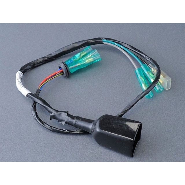 ●メーカー名：M-TEC中京 / MRS(エムテックチュウキョウ)●商品名：テールハーネス/強化対策済み●メーカー品番：MRS-K-C019●JANコード：4582677490965商品の保証は、メーカー保証書の内容に準じます。テールランプ周りのハーネス。より水気が侵入しにくい防水対策が施された仕様。意外と電気を使う箇所で、ロスしたら電圧低下が著しいので確認を。該当純正品番：26002-031※本製品の取付は、車両本体のメーカー発行サービスマニュアルを基本として、確かな知識と技術を持ったサービス工場（認定工場）にてプロのメカニックにより行ってください。近年エンドユーザー様がご自身で取り付けを行おうとし、きちんと取り付けられなかったり、または付近の部品が社外部品に交換されていることに気づかず、これが原因で取り付けられない事案が発生しています。適正な環境や工具が揃わないために、怪我や他部品の故障などが発生する可能性も大いにあります。取り付けに関してお問合せをいただいても、各車両により状態が違うため（改造の有無もある）お答えできない場合があります。取り付けはご自身で行わず、必ずプロショップにて行なってください。※掲載画像はイメージです。実際の商品とは色味や仕様が異なる場合がございます。メーカー車種年式型式・フレームNo.その他カワサキKZ1000A1/A21977 / 1978カワサキKZ9001976ビモータZ11972-1975ビモータZ21973-1975カワサキZ750A4/A51976-1977※商品掲載時の適合情報です。年式が新しい車両については、必ずメーカーサイトにて適合をご確認ください。
