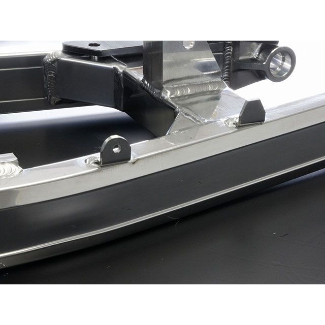 ●メーカー名：オーバーレーシング / OVER RACING●商品名：チェーンカバーステー●メーカー品番：・52-99-30●JANコード：4539770136122OVERRACINGから直接取寄せ。目安の納期ですが、受注生産品も含めた納期となりお時間を要する可能性がございます。お急ぎのお客様は一度メーカー様へ納期をお問い合わせください。在庫がある、キャリパー スプロケット スライダー、定番マフラー等は3営業日程でOVERRACINGから出荷となります。商品の保証は、メーカー保証書の内容に準じます。GROM（21-） スイングアーム Type9-Mini/Type10-Mini 専用チェーンカバーステー※純正チェーンカバーはスイングアーム本体と干渉するため取り付け出来ません。干渉部分を加工または社外品を使用してください。【対応スイングアーム品番】・52-223-09：スイングアーム Typ9-Mini STD長 GROM（21-22）（23）（24-）・52-223-10：スイングアーム Typ10-Mini STD長 GROM（21-22）（23）（24-）・52-223-091：スイングアーム Typ9-Mini 5cmロング GROM（21-22）（23）（24-）・52-223-101：スイングアーム Typ10-Mini 5cmロング GROM（21-22）（23）（24-）上記品番以外、OVタイプにはチェーンカバーステーが標準装備されています。ご注意ください。※掲載画像はイメージです。実際の商品とは色味や仕様が異なる場合がございます。メーカー車種年式型式・フレームNo.その他ホンダGROM2021-2022 / 2023 / 2024〜ビモータZ1/Z2※商品掲載時の適合情報です。年式が新しい車両については、必ずメーカーサイトにて適合をご確認ください。