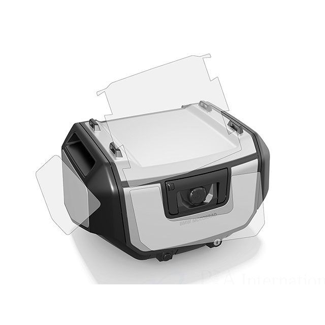 ●メーカー名：ワンダーリッヒ / Wunderlich●商品名：トップケースプロテクション「PremiumShield」●メーカー品番：W13700-200本国に在庫がある場合、納品まで2〜3週間ほどお時間を頂きます。海外取寄の為、納期2ヶ月以内はキャンセル不可となります。商品の保証は、メーカー保証書の内容に準じます。R1300GSの純正トップケースを傷から守るプロテクションシート。航空機のプロペラやローターブレードを守るために開発された素材を採用し、圧倒的な耐摩傷性を実現。飛び石や身につけていた硬いものなどによる傷から守ります。透明度も高く、車体イメージを損ないません。車種別専用設計で、効率よく広範囲を保護します。取り付けに使用するスプレーボトルとスキージが付属します。高い復帰性：紫外線をあえて透過させています。紫外線を通すことにより、シートを剥がした際の保護エリアとその他のエリアの色の違いを発生させません。※高い粘着性を持っており、プロショップによる施工をおすすめします。※掲載画像はイメージです。実際の商品とは色味や仕様が異なる場合がございます。メーカー車種年式型式・フレームNo.その他ビーエムダブリューR1300GS※商品掲載時の適合情報です。年式が新しい車両については、必ずメーカーサイトにて適合をご確認ください。