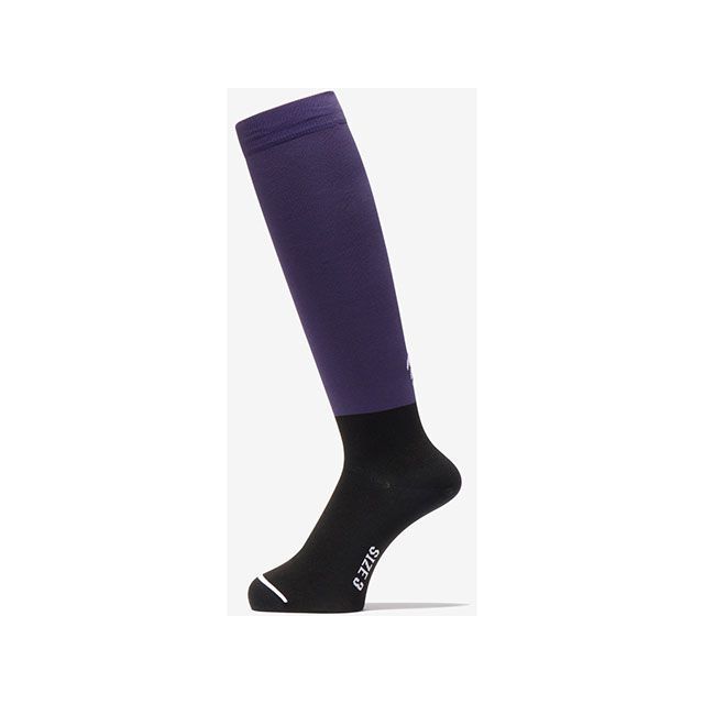 ●メーカー名：C3fit(シースリーフィット)●商品名：GC23389 U/T WTR HIGH SOCKS（イワコン）●サイズ 4・サイズ：1はこちら・サイズ：3はこちら●メーカー品番：GC23389●JANコード：4571657452659商品の保証は、メーカー保証書の内容に準じます。カラー：イワコン原産国：日本サイズ：1・2・3・4素材：ポリエステル、ポリプロピレン、ナイロン、ポリウレタンウィンタースポーツ用のなかでは非常に薄手のウルトラライトタイプで、足裏感覚のよさや操作性を重視したハイソックス。※掲載画像はイメージです。実際の商品とは色味や仕様が異なる場合がございます。