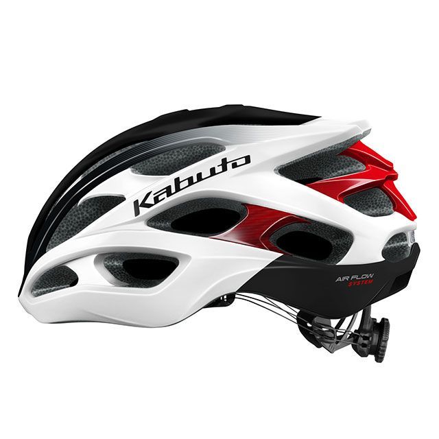 ●メーカー名：オージーケーカブト（自転車） / OGK KABUTO(オージーケーカブト)●商品名：ヘルメット FALUX/ファルクス（G-1ホワイトレッド）●サイズ S/M（55-58cm）・サイズ：L/XL（59-61cm）はこちら●JANコード：4966094644581商品の保証は、メーカー保証書の内容に準じます。カラー：G-1ホワイトレッド快適性を磨いた軽量ミドルレーシングミドルクラスNo.1の軽さ×ハイエンドのテクノロジーフィッティング向上と高い快適性を実現。頭部からヘルメットを浮かせてエアルートを確保するフローティング構造と、接触面積を減らしフィッティング性能と通気性を向上する「エアフローパッド」を搭載。最先端のCFD解析を活用し、ライディングポジションとホールの角度を最適化。空気の流れに沿ったより自然なエアルート設計により空冷性能向上を実現。きめ細かな調整と均一な締め付けを実現。指掛かりのよい大径ダイヤル採用により、瞬時に片手での調整が可能。ヘッドレスト部の幅を2段階で調整。締め付け度合いだけではなく個人差の大きい後頭部形状に合わせた調整が可能。頭頂部から後頭部にかけてアジャスターアームが上下4段階に調整可能。従来とは全く異なる新しい消臭方法を採用した消臭素材MOFF（R）をあご紐に採用。汗を素早く蒸散しいつもサラッと快適に保つCOOLMAX（R）が空冷性能をアシスト。フローティング構造のスウェットパッド。効率よく汗を額の左右へ誘導。エアインテークからの虫の侵入抑制とフィッティングを重視する方に最適なA.I.ネットを別売。標準装備：KBF-2アジャスター、FALUXフロントパッド同梱品：FALUXエアフローパッドサイズ表示（参考重量）：S／M（24g）頭周のめやす：55-58cmサイズ表示（参考重量）：L／XL（26g）頭周のめやす：59-61cm※掲載画像はイメージです。実際の商品とは色味や仕様が異なる場合がございます。