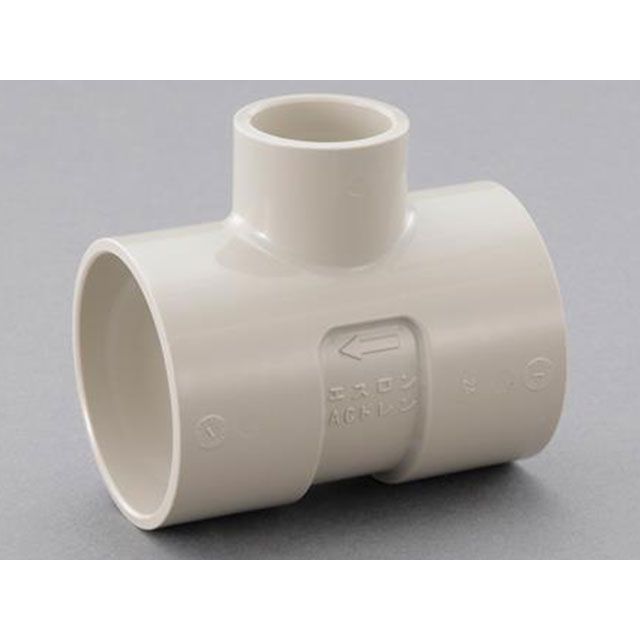●メーカー名：エスコ / ESCO●商品名：＃50 チーズ（ACドレンパイプ用/アイボリー）●メーカー品番：EA471GD-50●JANコード：4550061700822商品の保証は、メーカー保証書の内容に準じます。呼び径（塩ビ管）：50材質：ABS発泡・架橋ポリ発泡体・ABSカラー：アイボリー入数：1個保温材の機能を有しているために配管と同時に保温工事が完了。発泡断熱層でおおわれているため、保温材なしで配管全体の結露が防止できます。配管の勾配等が簡単に確認できるために、施工後の配管確認が容易に行えます。施工が簡単なうえ保温工事が不要なため、経済的な管材です。空調機のドレン配管専用管材です。圧力管等へは絶対に使用しないでください。継手は順勾配用管材です。ドレンアップ部など、管内が満水となる部分では、別途保温が必要です。屋内専用の管材です。屋外には使用しないでください。防火区画貫通箇所では、フィブロック等による防火区画貫通処理が必要です。※掲載画像はイメージです。実際の商品とは色味や仕様が異なる場合がございます。