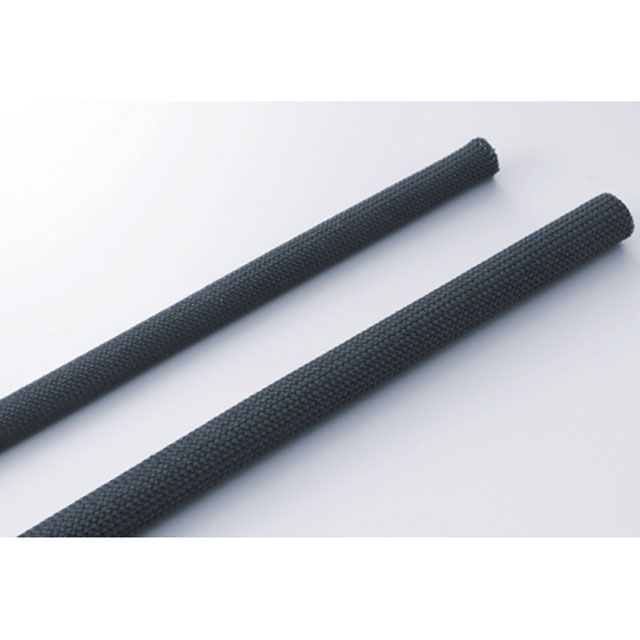 ●メーカー名：アクティブ / ACTIVE●商品名：＃8 耐熱ホースカバー 1m（ブラック）●メーカー品番：62990102●JANコード：4538792340296商品の保証は、メーカー保証書の内容に準じます。カラーブラック仕様対応ホース：＃8 耐熱温度：-70℃〜650℃備考ラウンドオイルクーラーキットに採用しているホースカバーです。グラスファイバーを素材として耐熱性を向上しつつ、カバー表面に施したコーティングで耐薬品性も高めています。ホースサイズをお選びください。ご注意※ホースエンドには、収縮チューブをご使用ください。※掲載の品番および価格は1mのものです。1m以下1cm単位でのご注文も可能です。品番等はお問合わせください。※ご注文数に対して切らずに出荷いたします。切り売りの場合はご指定ください。※掲載画像はイメージです。実際の商品とは色味や仕様が異なる場合がございます。メーカー車種年式型式・フレームNo.その他汎用※商品掲載時の適合情報です。年式が新しい車両については、必ずメーカーサイトにて適合をご確認ください。