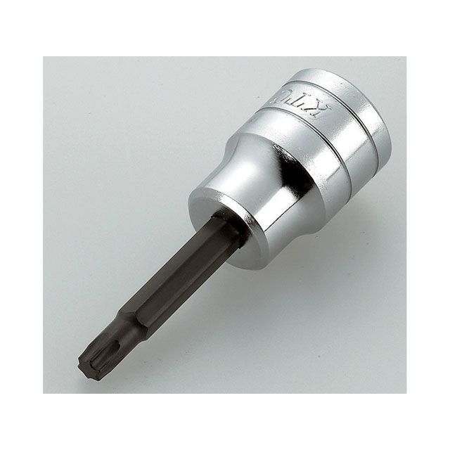 ●メーカー名：ケイティーシー / KTC(ケーティーシー)●商品名：BT4-T40-S（12.7SQ） Tガタトルクスビットソケット（パック）●メーカー品番：BT4-T40-S●JANコード：4989433153810商品の保証は、メーカー保証書の内容に準じます。●重量82g●仕様差込角：12.7sq.／呼び：T40／ソケット部外径（D：mm）：22／全長（L：mm）：75／軸長（mm）：42●備考ビットの交換が可能です。パック付。