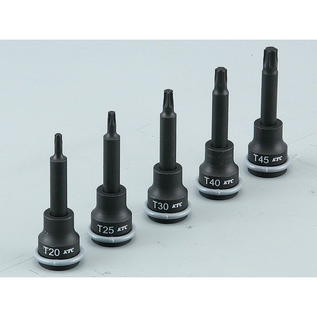 ●メーカー名：ケイティーシー / KTC(ケーティーシー)●商品名：BTP3-T20P（9.5SQ） T型インパクトトルクスレンチ●メーカー品番：BTP3-T20P●JANコード：4989433166483商品の保証は、メーカー保証書の内容に準じます。●セット内容付属のピン・リング：PR-1519●重量77g●仕様呼び：T20／先端外形寸法：3.84mm／ねじサイズ：M4-5／差込角：9.5sq.／ソケット部外径（D：mm）：22／全長（L：mm）：75●備考ピン・リング付き。