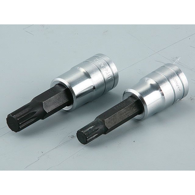 ●メーカー名：ケイティーシー / KTC(ケーティーシー)●商品名：BT4-6M（12.7SQ） マイナスビットソケット●メーカー品番：BT4-6M●JANコード：4989433149226商品の保証は、メーカー保証書の内容に準じます。●仕様差込角：12.7sq.／サイズ：マイナス／刃長（mm）：1／刃幅（mm）：6／全長（mm）：70／軸長（mm）：37／ソケット差込部（mm）：22●備考ビットの交換が可能です。ロングタイプ。●交換ビット品番T-6M