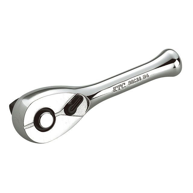 ●メーカー名：ケイティーシー / KTC(ケーティーシー)●商品名：BRC3S-S（9.5SQ） コンパクトショートラチェット（パック）●メーカー品番：BRC3S-S●JANコード：4989433607139商品の保証は、メーカー保証書の内容に準じます。●仕様差込角（sq.）：9.5 タイプ：小判形 送り角度（°）：10 直径（B：mm）：22 ヘッド厚さ（T：mm）：10 全長（L：mm）：80 重量（g）：90 ギア数：36 補修部品：BRC3-K●備考1/4インチSQのボディーに3/8インチSQのドライブを組み込んだコンパクトタイプのラチェットです。ショートタイプです。プッシュリリースボタン付です。パック入です。リペアキット（BRC3-K）を設定しています。●ご注意※破損や空転の原因になりますので、左右の切替レバー操作は確実に行って下さい。