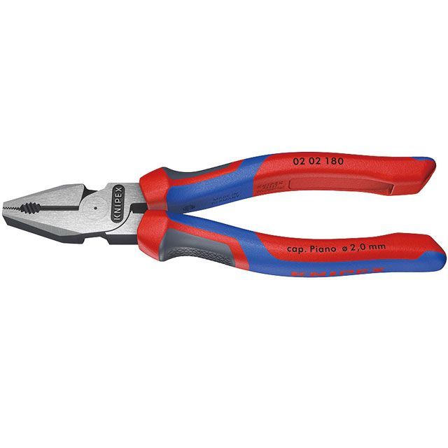 ●メーカー名：クニペックス / KNIPEX●商品名：0202-180 強力型ペンチ（SB）●メーカー品番：・0202-180●JANコード：4003773010517商品の保証は、メーカー保証書の内容に準じます。●仕様■切断能力（硬線・φmm）：2.5 ■切断能力（ピアノ線・φmm）：2.0 ■切断能力（銅・アルミケーブル・φmm）：11.5 ■切断能力（銅・アルミケーブル・mm2）：16.0 ■長さ（mm）：180 ■質量（g）：235●特長1■過酷な使用に最適です。 ■てこの原理を最大限に発揮する独特のレバーデザインにより、通常タイプより35％負担を軽減しています。 ■つかみ面は板やパイプに対応する形状で、幅広い用途で使用できます。 ■サイドカッターでは軟線・硬線・ピアノ線を切断することができます。 ■長めのサイドカッターにより太いケーブルの切断も可能です。 ■入念な焼入れ処理が施されたカッター部の硬度は約HRC64。 ■材質はオイル焼き入れ焼き戻し処理済みの高級特殊工具鋼。●特長2■ヘッド仕上げ：磨き ■ハンドル仕様：コンフォート ■コンフォートハンドル：二種類の異なる素材が組み合わされた赤と青のツートンカラーハンドル。赤い部分は高硬度で摩擦の少ない素材を使用しており、抵抗なくスムーズにハンドルを開くことができます。青い部分は軟らかめの素材でグリップ感が高く滑り止め効果もあり、安定した力を加えることができます。●ご注意※コンフォートハンドル（本品）は絶縁ではありません。