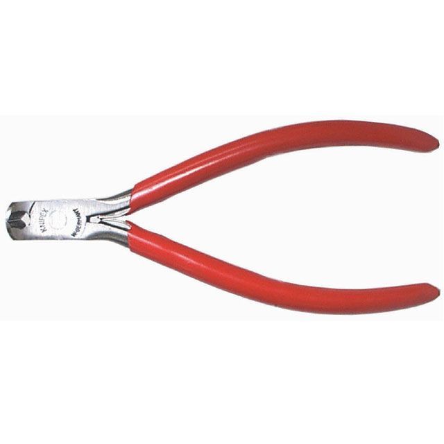 ●メーカー名：クニペックス / KNIPEX●商品名：6411-115 エレクトロニクスエンドカッティングニッパー●メーカー品番：・6411-115●JANコード：4003773017769商品の保証は、メーカー保証書の内容に準じます。●仕様■切断能力（軟線・φmm）：1.4 ■切断能力（中硬線・φmm）：0.8 ■長さ（mm）：115 ■質量（g）：80 ■口先の長さ（mm）：6 ■ジョイント部の幅（mm）：11 ■ジョイント部の厚さ（mm）：7.5 ■刃幅（mm）：16●特長1■極めて精密なエレクトロニクス関連、精密機器関連の切断作業に最適な高精度のニッパー。 ■ジョイント部は精密な3枚合わせ（ボックスジョイント） ■抵抗感の少ないダブルオープンスプリング付きですので、繰り返し作業する際にも口を開く必要がありません。 ■刃の硬度は約HRC56。 ■材質はオイル焼き入れ焼き戻し処理済みの特殊工具鋼。●特長2■ヘッド仕上げ：磨き ■ハンドル仕様：プラスチックコーティング ■スタイル：エンドカッター。切断面は小さい傘状