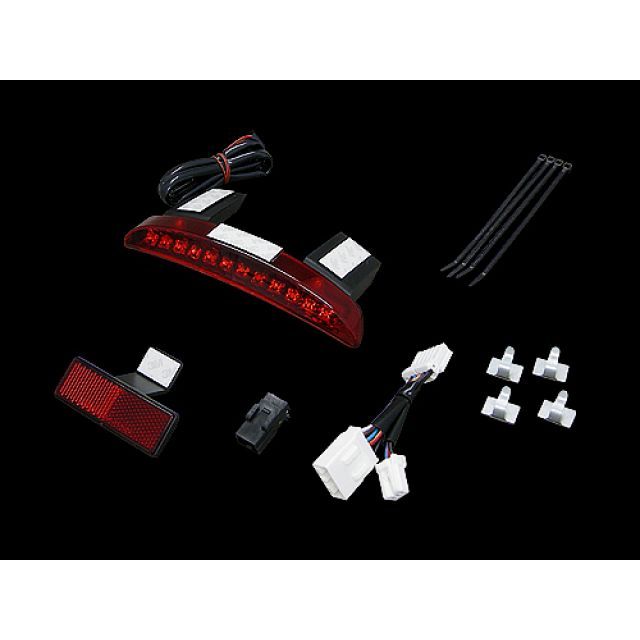 ●メーカー名：ネオファクトリー / Neofactory(ネオファク)●商品名：LEDフェンダーエッジテールライト XL883N XL1200X●カラー レッド・カラー：スモークはこちら●メーカー品番：・008676ネオファクトリーオンラインにて在庫の確認後、ご注文願います。※ネオファクトリーに在庫がない場合、納期未定で注文をキャンセルさせていただきます。商品の保証は、メーカー保証書の内容に準じます。●カラーテールライト発光色：赤／ナンバー灯発光色：白●サイズ横幅：約170mm／縦幅：約20mm 【スモーク】配線色→黄：常時灯、赤：ストップライト、黒：アース●素材テールライト本体＆レンズ：プラスチック／リフレクター：プラスチック●内容物テールライト本体×1個、カプラー×2本、リフレクター×1枚、配線止め金具×4個、タイラップ×4本●商品説明リアフェンダーの内側に取り付けるテールライトです。スッキリとした見た目になる上、LEDなので球切れの心配も少なく、遠くからも視認しやすくなります。フェンダーをカットした場合などショートフェンダーにオススメです。●注意事項※車輌の状態によってはナンバーを移設する必要が御座います。●写真注意※画像はイメージです。※2枚目画像は取り付けイメージです。メーカー車種年式型式・フレームNo.その他ハーレーダビッドソンXL1200N（ナイトスター）ハーレーダビッドソンXL1200X（フォーティーエイト）ハーレーダビッドソンXL883N（アイアン）※商品掲載時の適合情報です。年式が新しい車両については、必ずメーカーサイトにて適合をご確認ください。