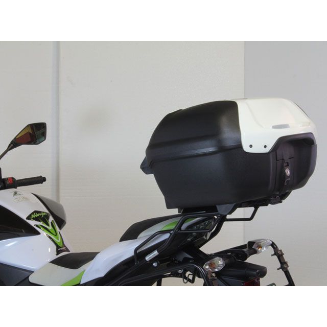 ●メーカー名：ヘプコ＆ベッカー / HEPCO＆BECKER(ヘプコアンドベッカー)●商品名：トップケースキャリア?アルラック（ブラック）●メーカー品番：6502518-0101●JANコード：4548664879892本国に在庫がある場合、納品まで2〜3週間ほどお時間を頂きます。海外取寄の為、納期2ヶ月以内はキャンセル不可となります。商品の保証は、メーカー保証書の内容に準じます。カラーブラック備考HEPCO&BEKER トップケース装着用キャリアご注意※画像はイメージです。ケースは付属しません。※掲載画像はイメージです。実際の商品とは色味や仕様が異なる場合がございます。メーカー車種年式型式・フレームNo.その他カワサキZ800（ZR800A）2013-2016※商品掲載時の適合情報です。年式が新しい車両については、必ずメーカーサイトにて適合をご確認ください。