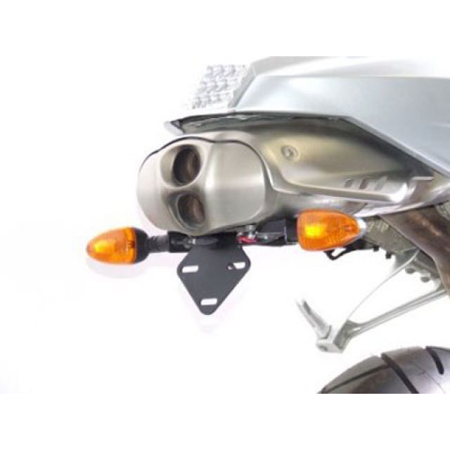 ●メーカー名：アールアンドジー / R&G●商品名：フェンダーレスキット（ブラック）●メーカー品番：RG-LP0050BK●JANコード：4571381456558当商品はお客様ご注文後の海外輸入となります。通常時で1ヶ月半ほど入荷日数を要します。注文後のキャンセルはできませんのでご了承頂いたお客様のみご注文くださいませ。商品の保証は、メーカー保証書の内容に準じます。カラーブラック仕様日本ナンバープレート対応/LEDナンバープレート灯付属/車検対応（要リフレクター）ご注意※商品にウインカーは付属されません。純正品などを流用してください。※別途リフレクターが必要です。※ご注文を頂いてからの輸入元取り寄せのためキャンセル不可となります。※取り付け、組み立ては知識をお持ちの整備士に必ずご依頼ください。※取り付けに関して車体への追加工が必要な場合があります。※掲載画像はイメージです。実際の商品とは色味や仕様が異なる場合がございます。メーカー車種年式型式・フレームNo.その他ビーエムダブリューR1200S※商品掲載時の適合情報です。年式が新しい車両については、必ずメーカーサイトにて適合をご確認ください。