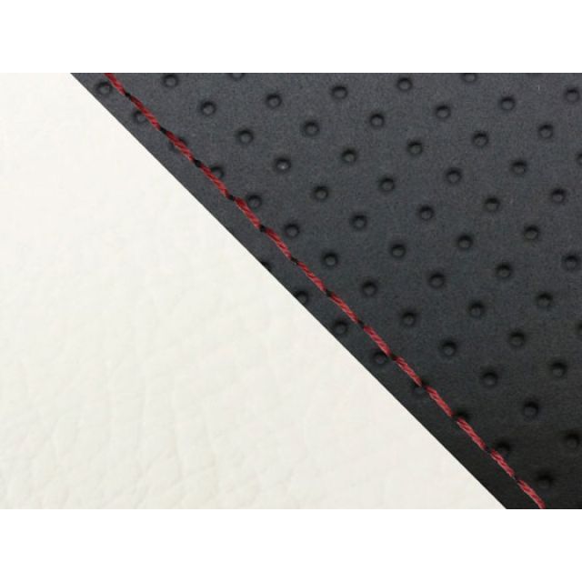 ●メーカー名：グロンドマン / Grondement●商品名：MT-09/FZ-09 国産シートカバー エンボス黒＆白●タイプ：張替 仕様：赤ステッチ・タイプ：張替 仕様：黒ステッチはこちら・タイプ：張替 仕様：黒ダブルステッチはこちら・タイプ：張替 仕様：赤ダブルステッチはこちら・タイプ：張替 仕様：透明ステッチはこちら・タイプ：張替 仕様：透明ダブルステッチはこちら●メーカー品番：GH5562YC82S40●JANコード：4573317780256商品の保証は、メーカー保証書の内容に準じます。●特徴国内（日本）生産品。●備考【張替仕様】車種専用設計品です。シートの型の制作から生地の仕入れ、裁断、縫製迄を全て国内（グロンドマン社）で行っており、グロンドマンスタッフが一切の妥協をする事無く製作した国産シートカバーです。張替えの際は車両のシートを忠実に再現している為、張替え後の質感は最高の仕上がりとなります。張替えはハンドタッカー（それの芯）と薄めのマイナスドライバーとラジオペンチ（芯を抜く為）があれば出来ます。一度覚えると出来ますので、色んなデザインのシートカバーを張ってみたくなる・・かもしれません。（張替え作業はタッカーの芯で怪我をしないよう注意して下さい。）【被せ仕様】工具要らず！被せるだけのシートカバーです。装着後はまるでシートカバーを張り替えたかのような質感です。生地の仕入れから裁断・縫製もグロンドマン社で管理しており、この品質はグロンドマンだからこそ出来る業です。工具無しでシートのイメージを一新出来るグロンドマン国産シートカバーを是非、一度お試し下さい。●ご注意【張替仕様】本製品にはシートアッセンブリー（シート本体）は含まれておりません。本製品の取り付けの際はタッカーが必要です。車種専用設計品で張替え後の質感を重視して制作しています。張替えの際に「少しシートカバー小さく無いか」と思われるかもしれませんが、品質を考えた上で車両のシートを忠実に再現して製品を制作いる為となりますのでご了承願います。なお、お客様の車両のシートが社外品だった場合は取り付けが出来ない場合が御座いますので、ご購入前にチェックして頂く必要があります。生地やその他素材（パイピング等）の色目は仕入れ時期により若干変更となる場合が御座います。【被せ仕様】本製品にはシートアッセンブリー（シート本体）は含まれておりません。シート表皮のみの販売となります。本製品は被せるだけで装着が可能ですが、装着後の質感を重視して制作しております。「このシートカバー少し小さく無いか」と思われるかもしれませんが、これは被せ後の質感を張替え同様の美しさに仕上げる為です。その為、シートの形状により取り付けに力がいる場合が御座いますのでご注意下さい。車種専用設計品です。お客様の車両のシートが社外品だった場合は取り付けが出来ない場合が御座いますので、ご購入前にチェックして頂く必要があります。生地やその他素材（パイピング等）の色目は仕入れ時期により若干変更となる場合が御座います。●写真注意※画像はカラーイメージです。カラーの詳細につきましては商品説明文もあわせてご確認下さい。メーカー車種年式型式・フレームNo.その他ヤマハMT-09/FZ-09※商品掲載時の適合情報です。年式が新しい車両については、必ずメーカーサイトにて適合をご確認ください。