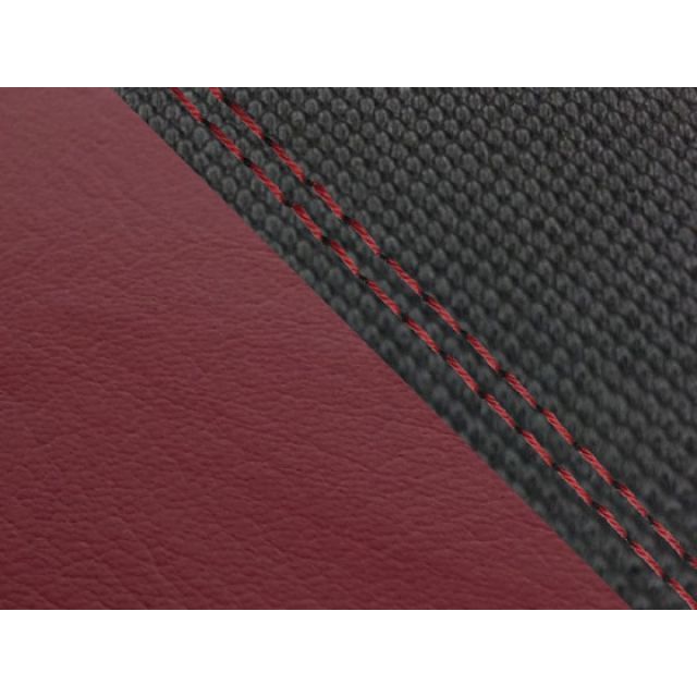 ●メーカー名：グロンドマン / Grondement●商品名：MT-09/FZ-09 国産シートカバー スベラーヌ黒＆ワインレッド●タイプ 張替 仕様 赤ダブルステッチ・タイプ：張替 仕様：黒ステッチはこちら・タイプ：張替 仕様：黒ダブルステッチはこちら・タイプ：張替 仕様：赤ステッチはこちら・タイプ：張替 仕様：透明ステッチはこちら・タイプ：張替 仕様：透明ダブルステッチはこちら●メーカー品番：GH5562YC4635SW40●JANコード：4573317785503商品の保証は、メーカー保証書の内容に準じます。特徴国内（日本）生産品。備考【張替仕様】車種専用設計品です。シートの型の制作から生地の仕入れ、裁断、縫製迄を全て国内（グロンドマン社）で行っており、グロンドマンスタッフが一切の妥協をする事無く製作した国産シートカバーです。張替えの際は車両のシートを忠実に再現している為、張替え後の質感は最高の仕上がりとなります。張替えはハンドタッカー（それの芯）と薄めのマイナスドライバーとラジオペンチ（芯を抜く為）があれば出来ます。一度覚えると出来ますので、色んなデザインのシートカバーを張ってみたくなる・・かもしれません。（張替え作業はタッカーの芯で怪我をしないよう注意して下さい。）【被せ仕様】工具要らず！被せるだけのシートカバーです。装着後はまるでシートカバーを張り替えたかのような質感です。生地の仕入れから裁断・縫製もグロンドマン社で管理しており、この品質はグロンドマンだからこそ出来る業です。工具無しでシートのイメージを一新出来るグロンドマン国産シートカバーを是非、一度お試し下さい。ご注意【張替仕様】本製品にはシートアッセンブリー（シート本体）は含まれておりません。本製品の取り付けの際はタッカーが必要です。車種専用設計品で張替え後の質感を重視して制作しています。張替えの際に「少しシートカバー小さく無いか」と思われるかもしれませんが、品質を考えた上で車両のシートを忠実に再現して製品を制作いる為となりますのでご了承願います。なお、お客様の車両のシートが社外品だった場合は取り付けが出来ない場合が御座いますので、ご購入前にチェックして頂く必要があります。生地やその他素材（パイピング等）の色目は仕入れ時期により若干変更となる場合が御座います。【被せ仕様】本製品にはシートアッセンブリー（シート本体）は含まれておりません。シート表皮のみの販売となります。本製品は被せるだけで装着が可能ですが、装着後の質感を重視して制作しております。「このシートカバー少し小さく無いか」と思われるかもしれませんが、これは被せ後の質感を張替え同様の美しさに仕上げる為です。その為、シートの形状により取り付けに力がいる場合が御座いますのでご注意下さい。車種専用設計品です。お客様の車両のシートが社外品だった場合は取り付けが出来ない場合が御座いますので、ご購入前にチェックして頂く必要があります。生地やその他素材（パイピング等）の色目は仕入れ時期により若干変更となる場合が御座います。写真注意※画像はカラーイメージです。カラーの詳細につきましては商品説明文もあわせてご確認下さい。※掲載画像はイメージです。実際の商品とは色味や仕様が異なる場合がございます。メーカー車種年式型式・フレームNo.その他ヤマハMT-09/FZ-09※商品掲載時の適合情報です。年式が新しい車両については、必ずメーカーサイトにて適合をご確認ください。