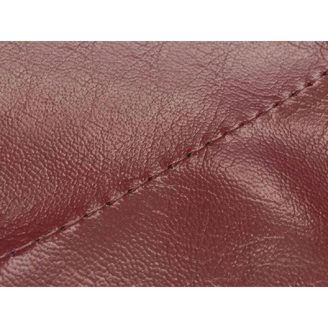 ●メーカー名：グロンドマン / Grondement●商品名：シグナスD（4TG/4KP） 国産シートカバー ワインレッド●タイプ 張替 仕様 透明ステッチ●メーカー品番：GH68YC350S0●JANコード：4573317730305商品の保証は、メーカー保証書の内容に準じます。特徴国内（日本）生産品。備考【張替仕様】車種専用設計品です。シートの型の制作から生地の仕入れ、裁断、縫製迄を全て国内（グロンドマン社）で行っており、グロンドマンスタッフが一切の妥協をする事無く製作した国産シートカバーです。張替えの際は車両のシートを忠実に再現している為、張替え後の質感は最高の仕上がりとなります。張替えはハンドタッカー（それの芯）と薄めのマイナスドライバーとラジオペンチ（芯を抜く為）があれば出来ます。一度覚えると出来ますので、色んなデザインのシートカバーを張ってみたくなる・・かもしれません。（張替え作業はタッカーの芯で怪我をしないよう注意して下さい。）【被せ仕様】工具要らず！被せるだけのシートカバーです。装着後はまるでシートカバーを張り替えたかのような質感です。生地の仕入れから裁断・縫製もグロンドマン社で管理しており、この品質はグロンドマンだからこそ出来る業です。工具無しでシートのイメージを一新出来るグロンドマン国産シートカバーを是非、一度お試し下さい。ご注意【張替仕様】本製品にはシートアッセンブリー（シート本体）は含まれておりません。本製品の取り付けの際はタッカーが必要です。車種専用設計品で張替え後の質感を重視して制作しています。張替えの際に「少しシートカバー小さく無いか」と思われるかもしれませんが、品質を考えた上で車両のシートを忠実に再現して製品を制作いる為となりますのでご了承願います。なお、お客様の車両のシートが社外品だった場合は取り付けが出来ない場合が御座いますので、ご購入前にチェックして頂く必要があります。生地やその他素材（パイピング等）の色目は仕入れ時期により若干変更となる場合が御座います。【被せ仕様】本製品にはシートアッセンブリー（シート本体）は含まれておりません。シート表皮のみの販売となります。本製品は被せるだけで装着が可能ですが、装着後の質感を重視して制作しております。「このシートカバー少し小さく無いか」と思われるかもしれませんが、これは被せ後の質感を張替え同様の美しさに仕上げる為です。その為、シートの形状により取り付けに力がいる場合が御座いますのでご注意下さい。車種専用設計品です。お客様の車両のシートが社外品だった場合は取り付けが出来ない場合が御座いますので、ご購入前にチェックして頂く必要があります。生地やその他素材（パイピング等）の色目は仕入れ時期により若干変更となる場合が御座います。写真注意※画像はカラーイメージです。カラーの詳細につきましては商品説明文もあわせてご確認下さい。※掲載画像はイメージです。実際の商品とは色味や仕様が異なる場合がございます。メーカー車種年式型式・フレームNo.その他ヤマハシグナスD4TG/4KP※商品掲載時の適合情報です。年式が新しい車両については、必ずメーカーサイトにて適合をご確認ください。
