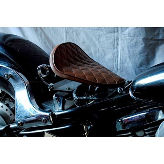 部品屋K&W 専用ソロシートKIT スプリングタイプ（ステッチ） バルカン タイプ ダイヤ カラー 薄茶 P18057