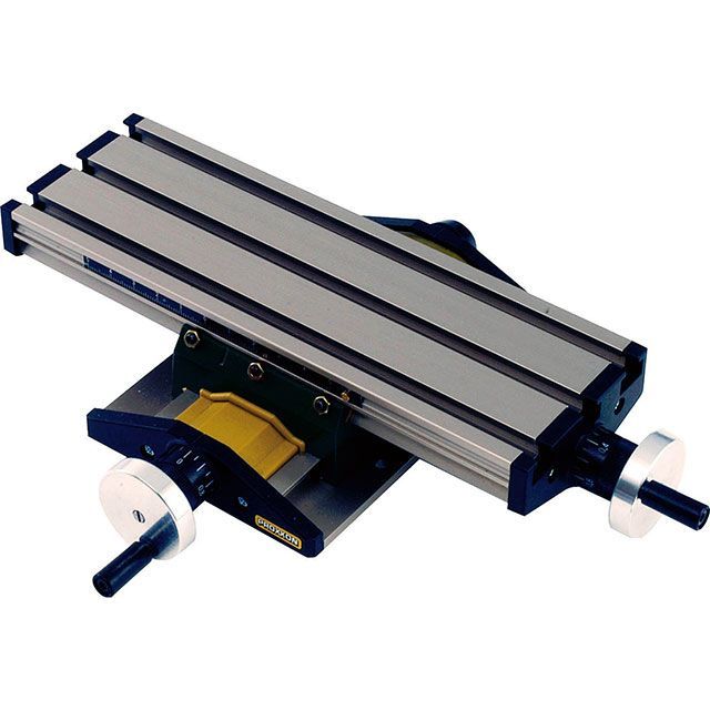 ●メーカー名：プロクソン / PROXXON●商品名：27100 マイクロ・クロステーブル●メーカー品番：27100●JANコード：4006274271005商品の保証は、メーカー保証書の内容に準じます。セット内容取り付け用ねじ一式、クランプセット、ミニバイス取り付け用ねじ一式、L型レンチ適合モデル品番：37800・28128・28605・28606仕様テーブル寸法（mm）：210×70 重量（g）：800 ハンドル目盛（mm）：0.05 / 1目盛（1mm / 1回転）スライド最大寸法（mm）：前後各23・左右各66特徴■より精密な穴あけ作業を可能にした小型のクロステーブルです。 ■28606ドリルスタンドにも取り付け可能です（サブ画像参照）。 ■付属のクランプセットで加工物を固定して精密な作業を行えます（サブ画像参照）。※掲載画像はイメージです。実際の商品とは色味や仕様が異なる場合がございます。