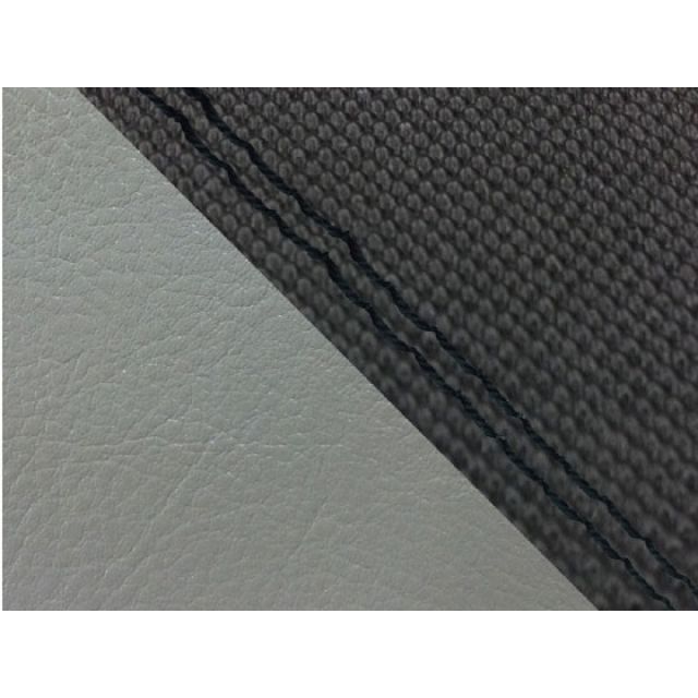 ●メーカー名：グロンドマン / Grondement●商品名：CBR1000RR（SC57） 国産シートカバー 張替 スベラーヌ黒＆ダーク灰●仕様：黒ダブルステッチ 適合：ダブル（リア側）●メーカー品番：GH5575HC4651SW10●JANコード：4573317839435商品の保証は、メーカー保証書の内容に準じます。●特徴国内（日本）生産品。●備考【張替仕様】車種専用設計品です。シートの型の制作から生地の仕入れ、裁断、縫製迄を全て国内（グロンドマン社）で行っており、グロンドマンスタッフが一切の妥協をする事無く製作した国産シートカバーです。張替えの際は車両のシートを忠実に再現している為、張替え後の質感は最高の仕上がりとなります。張替えはハンドタッカー（それの芯）と薄めのマイナスドライバーとラジオペンチ（芯を抜く為）があれば出来ます。一度覚えると出来ますので、色んなデザインのシートカバーを張ってみたくなる・・かもしれません。（張替え作業はタッカーの芯で怪我をしないよう注意して下さい。）●ご注意【張替仕様】本製品にはシートアッセンブリー（シート本体）は含まれておりません。本製品の取り付けの際はタッカーが必要です。車種専用設計品で張替え後の質感を重視して制作しています。張替えの際に「少しシートカバー小さく無いか」と思われるかもしれませんが、品質を考えた上で車両のシートを忠実に再現して製品を制作いる為となりますのでご了承願います。なお、お客様の車両のシートが社外品だった場合は取り付けが出来ない場合が御座いますので、ご購入前にチェックして頂く必要があります。生地やその他素材（パイピング等）の色目は仕入れ時期により若干変更となる場合が御座います。●写真注意※画像はカラーイメージです。カラーの詳細につきましては商品説明文もあわせてご確認下さい。メーカー車種年式型式・フレームNo.その他ホンダCBR1000RRSC57シングル（フロント側）/ダブル（リア側）※商品掲載時の適合情報です。年式が新しい車両については、必ずメーカーサイトにて適合をご確認ください。