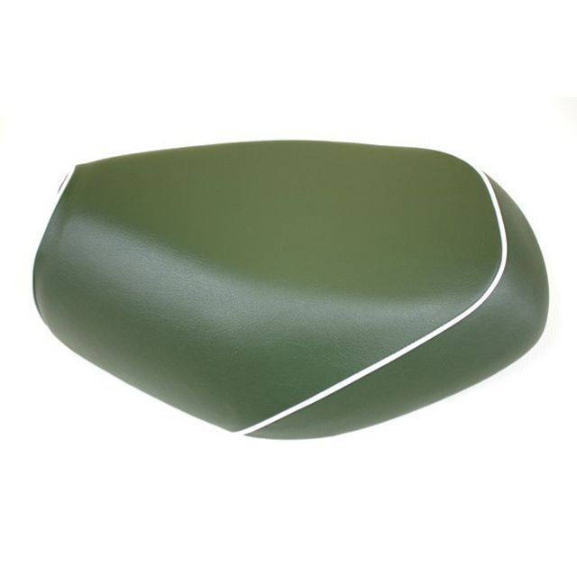●メーカー名：グロンドマン / Grondement●商品名：スカッシュ グロンドマン国産シートカバー 張替（ダークグリーン）●仕様 白パイピング・仕様：黒パイピングはこちら・仕様：赤パイピングはこちら・仕様：青パイピングはこちら・仕様：黄パイピングはこちら・仕様：透明ステッチはこちら・仕様：黒ステッチはこちら・仕様：赤ステッチはこちら●メーカー品番：GH44HC300P20●JANコード：4573317897183商品の保証は、メーカー保証書の内容に準じます。仕様張替カラー本体：ダークグリーン備考車種毎に専用の型から制作している全てグロンドマン生産のグロンドマンオリジナルのシートカバーです。型の制作から生地の仕入れ・裁断・縫製までを一貫してグロンドマンで行っており、限りなく品質を追求したシートカバーとなっております。耐久性を考慮して厚めの生地を使用。張替え後の質感は最高の仕上がりとなります。本製品はタッカーでシートに貼り付けていく仕様となっております。張替作業には、元のシート表皮を外す為のマイナスドライバーとラジオペンチ、またシート本体にタッカー針を打ち込む為のハンドタッカーが必要となります。張替作業のイメージはグロンドマンのシートカバーカタログページを見てみて下さい。またこちらのページには様々なカラーバリエーションのシートカバーラインナップが掲載されています。本製品以外のカラーも探してみて下さい。（車種によりカラー設定が異なる場合が御座います。）ご注意※純正品以外のシートには取り付け出来ませんので、お求めの際はご自身の車両のシートが純正かどうかをお確かめ下さい。※本製品はシート本体は含まれておりません。※取り付けにはタッカーが必要になります。取り付けの際に製品によっては本製品のシートカバーが小さく感じる場合が御座いますが、これは張替え後の質感を考慮した上で、あえてタイトにシートカバーを制作している為です。※受注生産品となります。時期、天候、運送状況により予告無く納期が変動する場合が御座います。商品の延着による保証は一切致しかねますので、予めご了承願います。写真注意※画像はイメージ画像となります。車種によりパイピングの位置や本数が異なりますので予めご了承願います。カラーパターンに関しましては商品説明を御覧ください。※掲載画像はイメージです。実際の商品とは色味や仕様が異なる場合がございます。メーカー車種年式型式・フレームNo.その他ホンダスカッシュ※商品掲載時の適合情報です。年式が新しい車両については、必ずメーカーサイトにて適合をご確認ください。