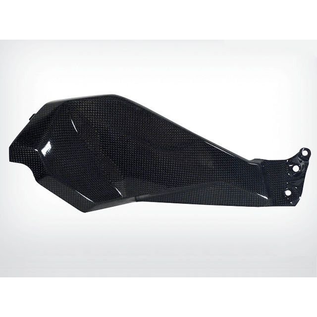 ●メーカー名：ワンダーリッヒ / Wunderlich●商品名：カーボンタンクサイドカバー●仕様 右側・仕様：左側はこちら●メーカー品番：W43768-000本国に在庫がある場合、納品まで2〜3週間ほどお時間を頂きます。海外取寄の為、納期2ヶ月以内はキャンセル不可となります。商品の保証は、メーカー保証書の内容に準じます。備考純正樹脂パーツと置き換えタイプのサイドカバー。視覚的にも車体の質感を圧倒的に向上させる人気アイテム。ご注意※取り付けには多少の加工が必要な場合があります。※お客様都合による交換、返品はお受けできません。ワンダーリッヒについて【ワンダーリッヒ／Wunderlich】確立された車両のイメージを崩すことなく、持ち味を昇華させるアイテムは、厳選された上質な素材と緻密な設計から具現化する。「BoxerCup」・「Europe Rally」参戦のテクノロジーから開発されるハイスペックパーツはあこがれのワークスマシンへと変貌する。ドイツメーカーならではの質実剛健なカスタムスタイルは新たなツーリングライフを綴る。写真注意※写真はイメージです。掲載写真の取り付け車種、カラーなど、写真と異なる場合がございます。実際の製品は改良・仕様変更などにより、一部カラー、形状が異なっている場合がございます。また、撮影の都合上、他商品も写真に写っている場合がありますが表題の商品のみのお届けとなります。※掲載画像はイメージです。実際の商品とは色味や仕様が異なる場合がございます。メーカー車種年式型式・フレームNo.その他ビーエムダブリューR1200GS LC 水冷2013-2016※商品掲載時の適合情報です。年式が新しい車両については、必ずメーカーサイトにて適合をご確認ください。