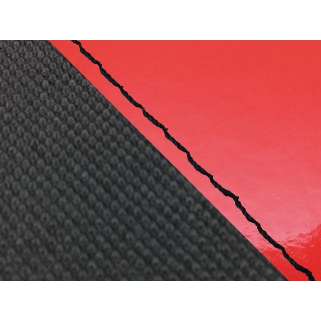 ●メーカー名：グロンドマン / Grondement●商品名：グロム 国産シートカバー エナメルレッド＆スベラーヌブラック●タイプ 張替 仕様 黒ステッチ・タイプ：張替 仕様：黒ダブルステッチはこちら・タイプ：張替 仕様：赤ステッチはこちら・タイプ：張替 仕様：赤ダブルステッチはこちら・タイプ：張替 仕様：透明ステッチはこちら・タイプ：張替 仕様：透明ダブルステッチはこちら・タイプ：被せ 仕様：黒ステッチはこちら・タイプ：被せ 仕様：赤ステッチはこちら・タイプ：被せ 仕様：透明ステッチはこちら●メーカー品番：GH5568HC5646S10●JANコード：4573317770059商品の保証は、メーカー保証書の内容に準じます。特徴国内（日本）生産品。備考【張替仕様】車種専用設計品です。シートの型の制作から生地の仕入れ、裁断、縫製迄を全て国内（グロンドマン社）で行っており、グロンドマンスタッフが一切の妥協をする事無く製作した国産シートカバーです。張替えの際は車両のシートを忠実に再現している為、張替え後の質感は最高の仕上がりとなります。張替えはハンドタッカー（それの芯）と薄めのマイナスドライバーとラジオペンチ（芯を抜く為）があれば出来ます。一度覚えると出来ますので、色んなデザインのシートカバーを張ってみたくなる・・かもしれません。（張替え作業はタッカーの芯で怪我をしないよう注意して下さい。）【被せ仕様】工具要らず！被せるだけのシートカバーです。装着後はまるでシートカバーを張り替えたかのような質感です。生地の仕入れから裁断・縫製もグロンドマン社で管理しており、この品質はグロンドマンだからこそ出来る業です。工具無しでシートのイメージを一新出来るグロンドマン国産シートカバーを是非、一度お試し下さい。ご注意【張替仕様】本製品にはシートアッセンブリー（シート本体）は含まれておりません。本製品の取り付けの際はタッカーが必要です。車種専用設計品で張替え後の質感を重視して制作しています。張替えの際に「少しシートカバー小さく無いか」と思われるかもしれませんが、品質を考えた上で車両のシートを忠実に再現して製品を制作いる為となりますのでご了承願います。なお、お客様の車両のシートが社外品だった場合は取り付けが出来ない場合が御座いますので、ご購入前にチェックして頂く必要があります。生地やその他素材（パイピング等）の色目は仕入れ時期により若干変更となる場合が御座います。【被せ仕様】本製品にはシートアッセンブリー（シート本体）は含まれておりません。シート表皮のみの販売となります。本製品は被せるだけで装着が可能ですが、装着後の質感を重視して制作しております。「このシートカバー少し小さく無いか」と思われるかもしれませんが、これは被せ後の質感を張替え同様の美しさに仕上げる為です。その為、シートの形状により取り付けに力がいる場合が御座いますのでご注意下さい。車種専用設計品です。お客様の車両のシートが社外品だった場合は取り付けが出来ない場合が御座いますので、ご購入前にチェックして頂く必要があります。生地やその他素材（パイピング等）の色目は仕入れ時期により若干変更となる場合が御座います。写真注意※画像はカラーイメージです。カラーの詳細につきましては商品説明文もあわせてご確認下さい。※掲載画像はイメージです。実際の商品とは色味や仕様が異なる場合がございます。メーカー車種年式型式・フレームNo.その他ホンダグロム※商品掲載時の適合情報です。年式が新しい車両については、必ずメーカーサイトにて適合をご確認ください。