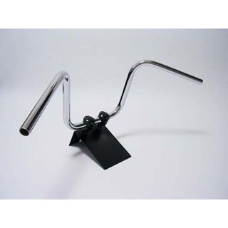 ●メーカー名：アルキャンハンズ / ALCANhands●商品名：トラジウム●メーカー品番：D40005C●JANコード：4571185812925商品の保証は、メーカー保証書の内容に準じます。●モデル1インチモデル（25.4mm）●サイズ全高：280mm／全幅：790mm／ホルダー取付部の有効幅：170mm／プルバックサイズ：125mm／内入角度：35°／前傾角度：110°●仕様ハイテクノロジーベンダー加工／ストレートポリッシャー加工／ハンドポリッシャー加工／エクセレントハードクロームメッキ／φ25.4外径／2mm肉厚／日本製●備考「画一的なポジションでは満足できない」ライダーとして譲ることの出来ない要求・・・アルキャンハンズのカスタムハンドルは、大量生産では決して味わうことの出来ない個性・ポジションを演出する。STKM13A、高品質Wニッケルクロームメッキ加工、ハイテクノロジーベンダー、ライダーの要求に応えます。確かな技術と共に・・・メーカー車種年式型式・フレームNo.その他汎用※商品掲載時の適合情報です。年式が新しい車両については、必ずメーカーサイトにて適合をご確認ください。