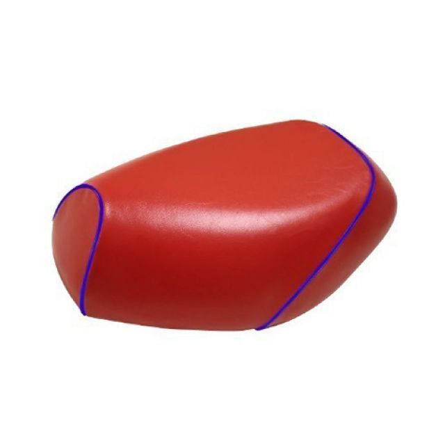 ●メーカー名：グロンドマン / Grondement●商品名：ドリーム50 国産シートカバー 張替 赤●仕様 青パイピング・仕様：黄パイピングはこちら・仕様：黒ステッチはこちら・仕様：黒ダブルステッチはこちら・仕様：黒パイピングはこちら・仕様：赤ステッチはこちら・仕様：赤ダブルステッチはこちら・仕様：赤パイピングはこちら・仕様：透明ステッチはこちら・仕様：透明ダブルステッチはこちら・仕様：白パイピングはこちら●メーカー品番：GH88HC40P50●JANコード：4562493053049商品の保証は、メーカー保証書の内容に準じます。特徴国内（日本）生産品。備考【張替仕様】車種専用設計品です。シートの型の制作から生地の仕入れ、裁断、縫製迄を全て国内（グロンドマン社）で行っており、グロンドマンスタッフが一切の妥協をする事無く製作した国産シートカバーです。張替えの際は車両のシートを忠実に再現している為、張替え後の質感は最高の仕上がりとなります。張替えはハンドタッカー（それの芯）と薄めのマイナスドライバーとラジオペンチ（芯を抜く為）があれば出来ます。一度覚えると出来ますので、色んなデザインのシートカバーを張ってみたくなる・・かもしれません。（張替え作業はタッカーの芯で怪我をしないよう注意して下さい。）ご注意【張替仕様】本製品にはシートアッセンブリー（シート本体）は含まれておりません。本製品の取り付けの際はタッカーが必要です。車種専用設計品で張替え後の質感を重視して制作しています。張替えの際に「少しシートカバー小さく無いか」と思われるかもしれませんが、品質を考えた上で車両のシートを忠実に再現して製品を制作いる為となりますのでご了承願います。なお、お客様の車両のシートが社外品だった場合は取り付けが出来ない場合が御座いますので、ご購入前にチェックして頂く必要があります。生地やその他素材（パイピング等）の色目は仕入れ時期により若干変更となる場合が御座います。写真注意※画像はカラーイメージです。カラーの詳細につきましては商品説明文もあわせてご確認下さい。※掲載画像はイメージです。実際の商品とは色味や仕様が異なる場合がございます。メーカー車種年式型式・フレームNo.その他ホンダドリーム50※商品掲載時の適合情報です。年式が新しい車両については、必ずメーカーサイトにて適合をご確認ください。
